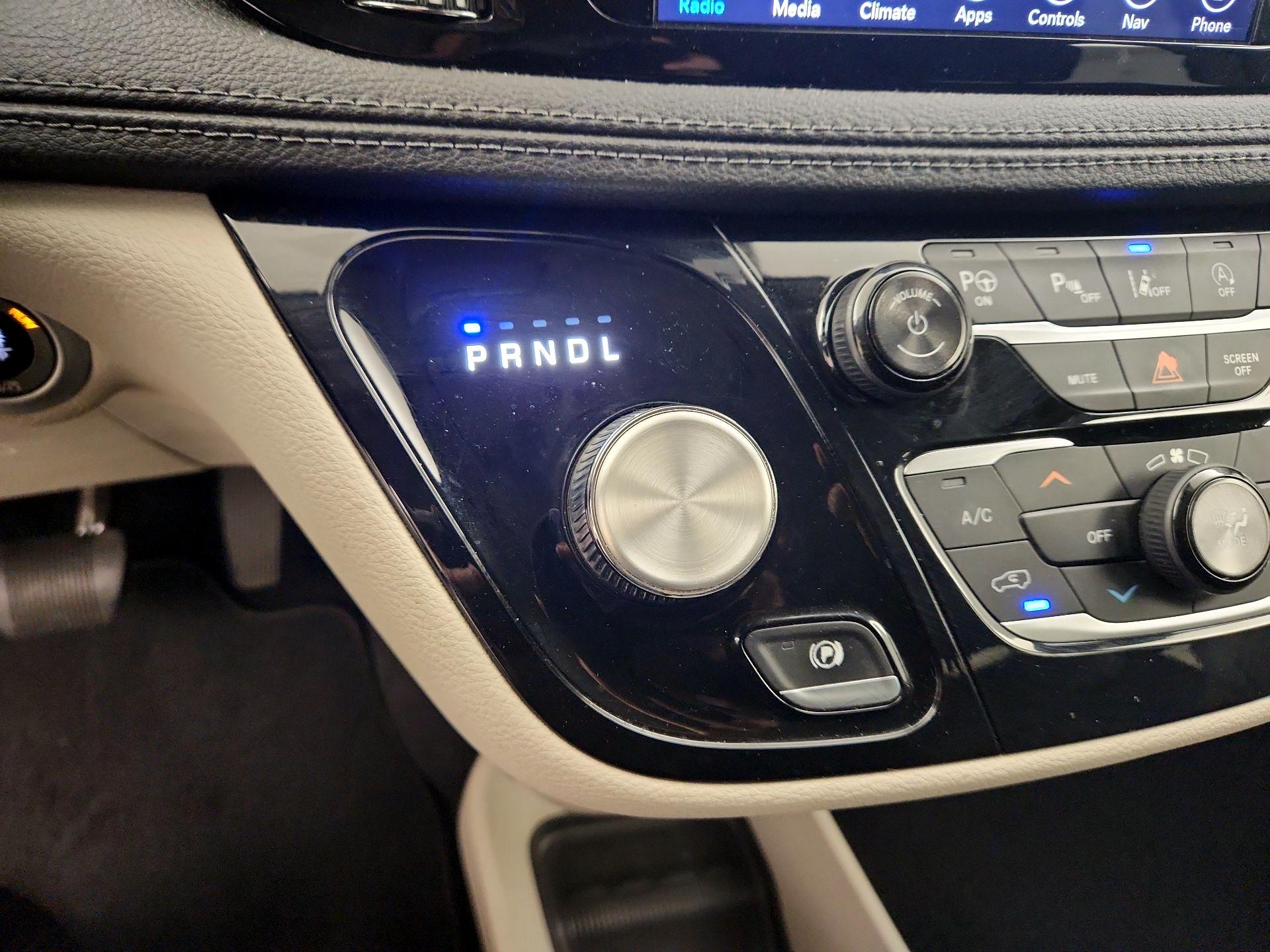 Thumbnail: 2018 Chrysler Pacifica - 18