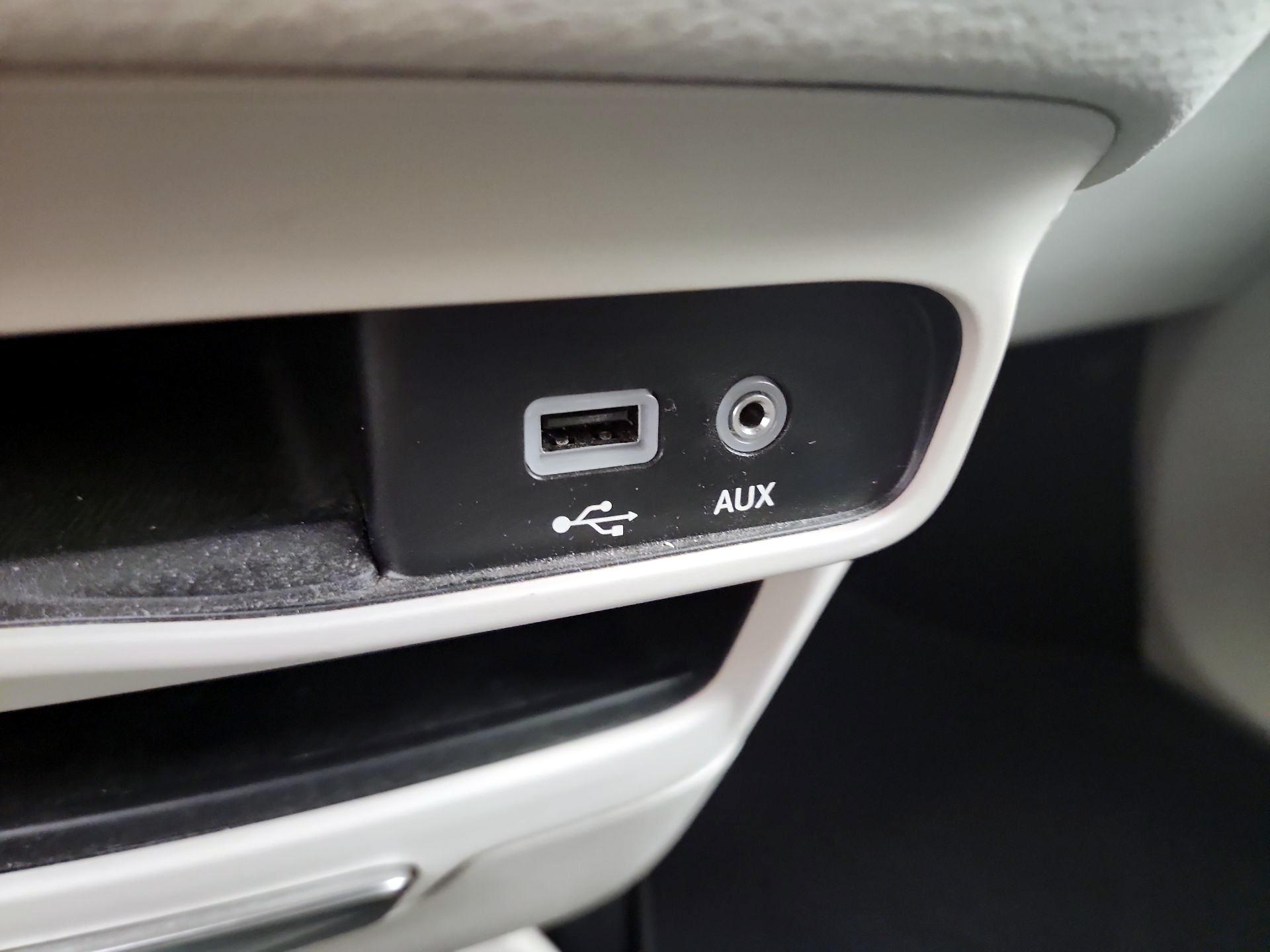 Thumbnail: 2018 Chrysler Pacifica - 19