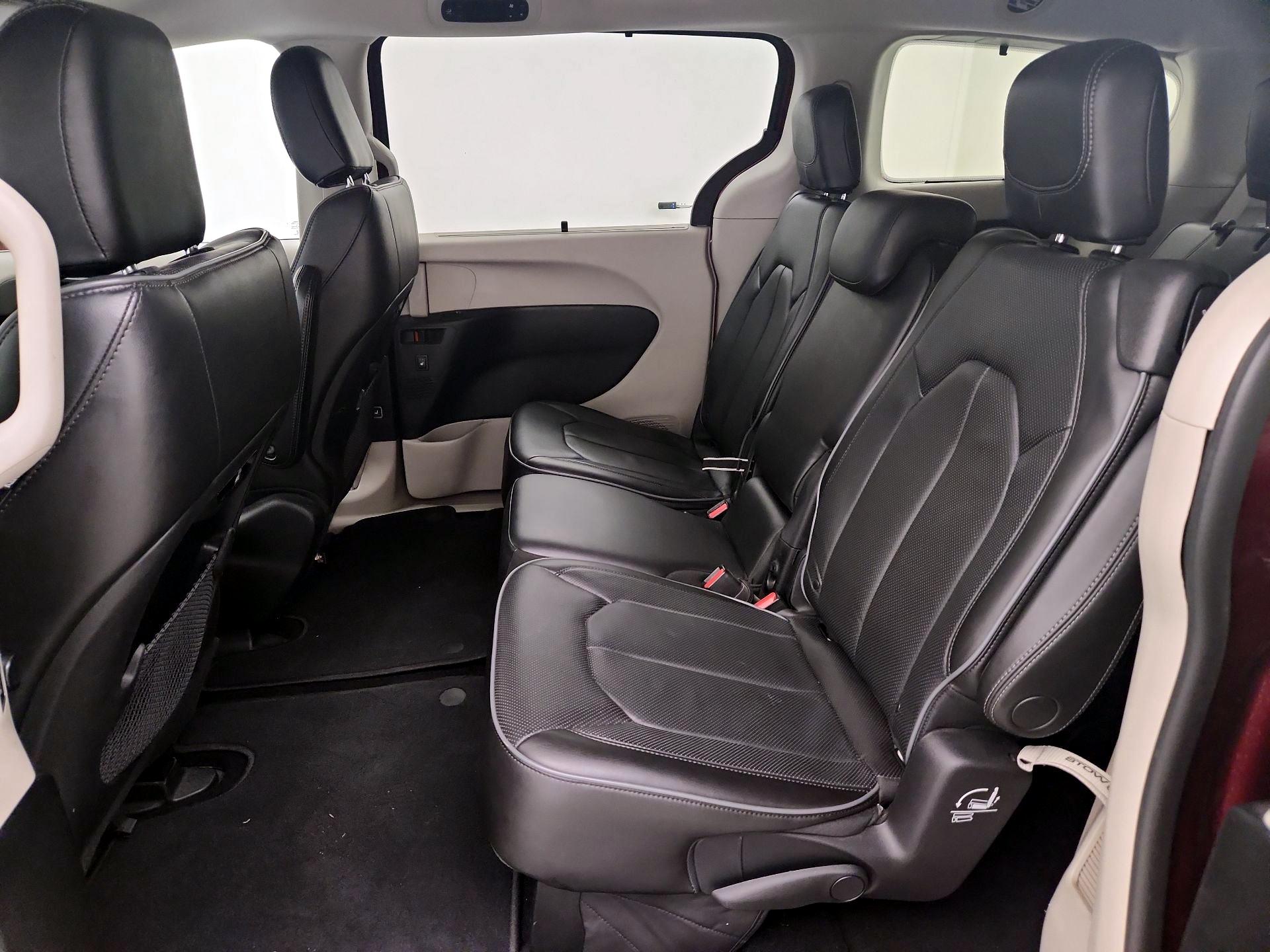 Thumbnail: 2018 Chrysler Pacifica - 20