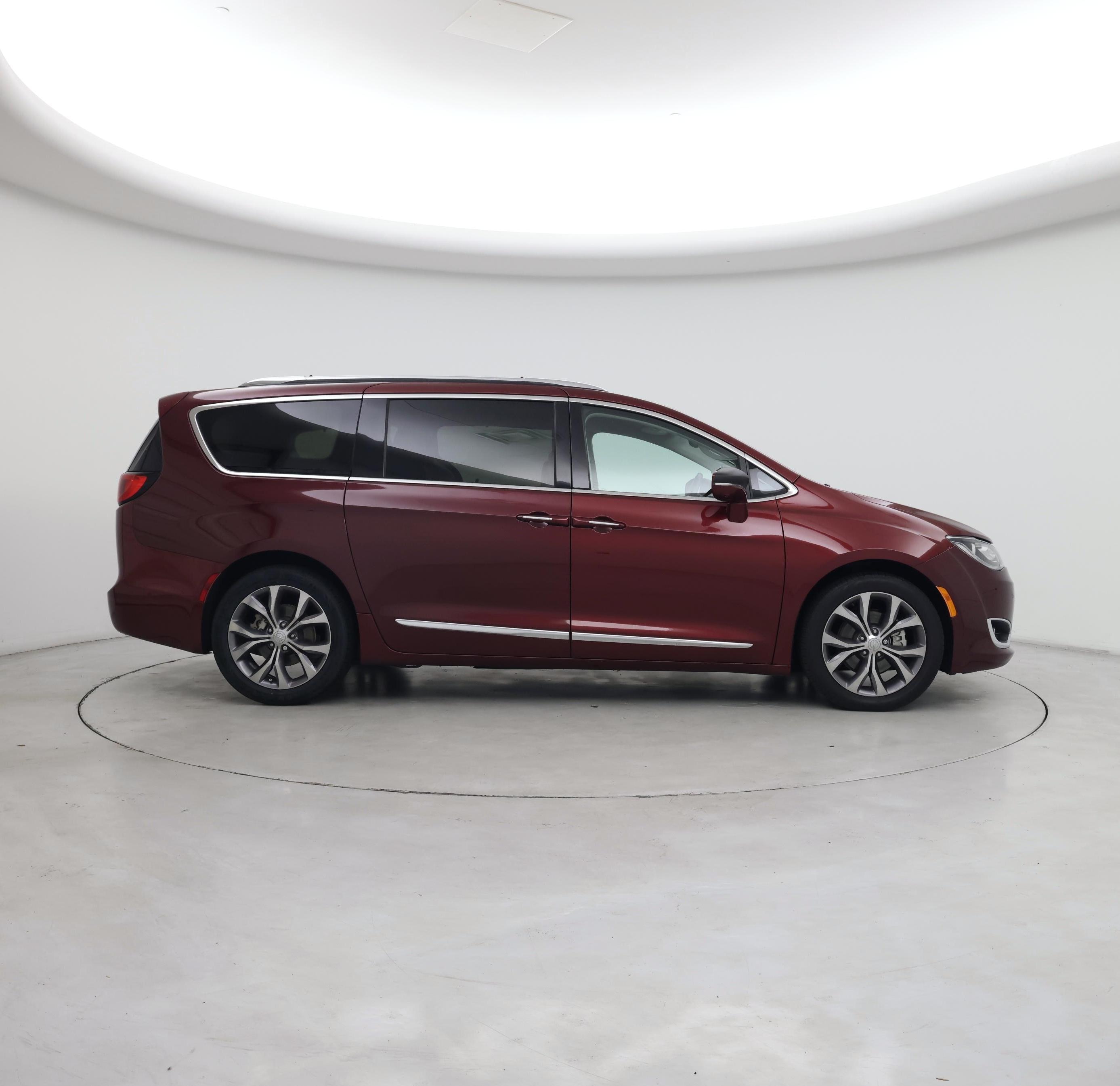 Thumbnail: 2018 Chrysler Pacifica - 7