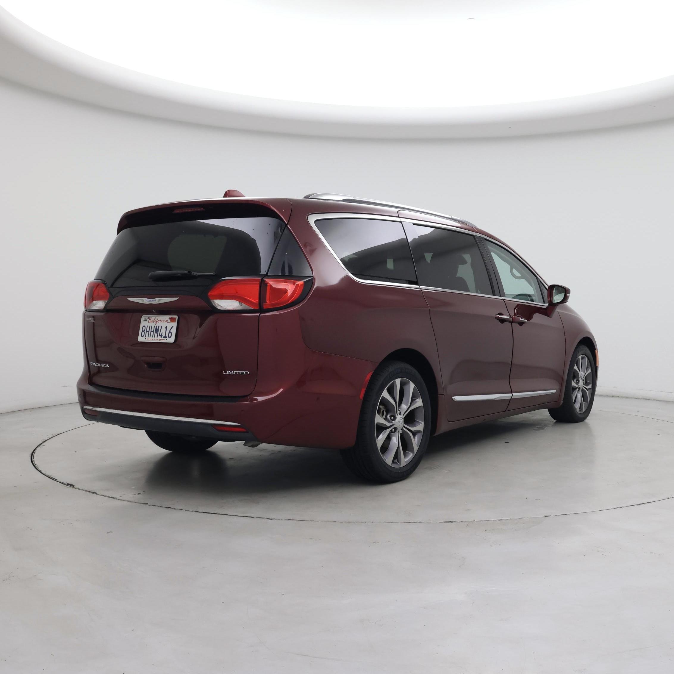 Thumbnail: 2018 Chrysler Pacifica - 8