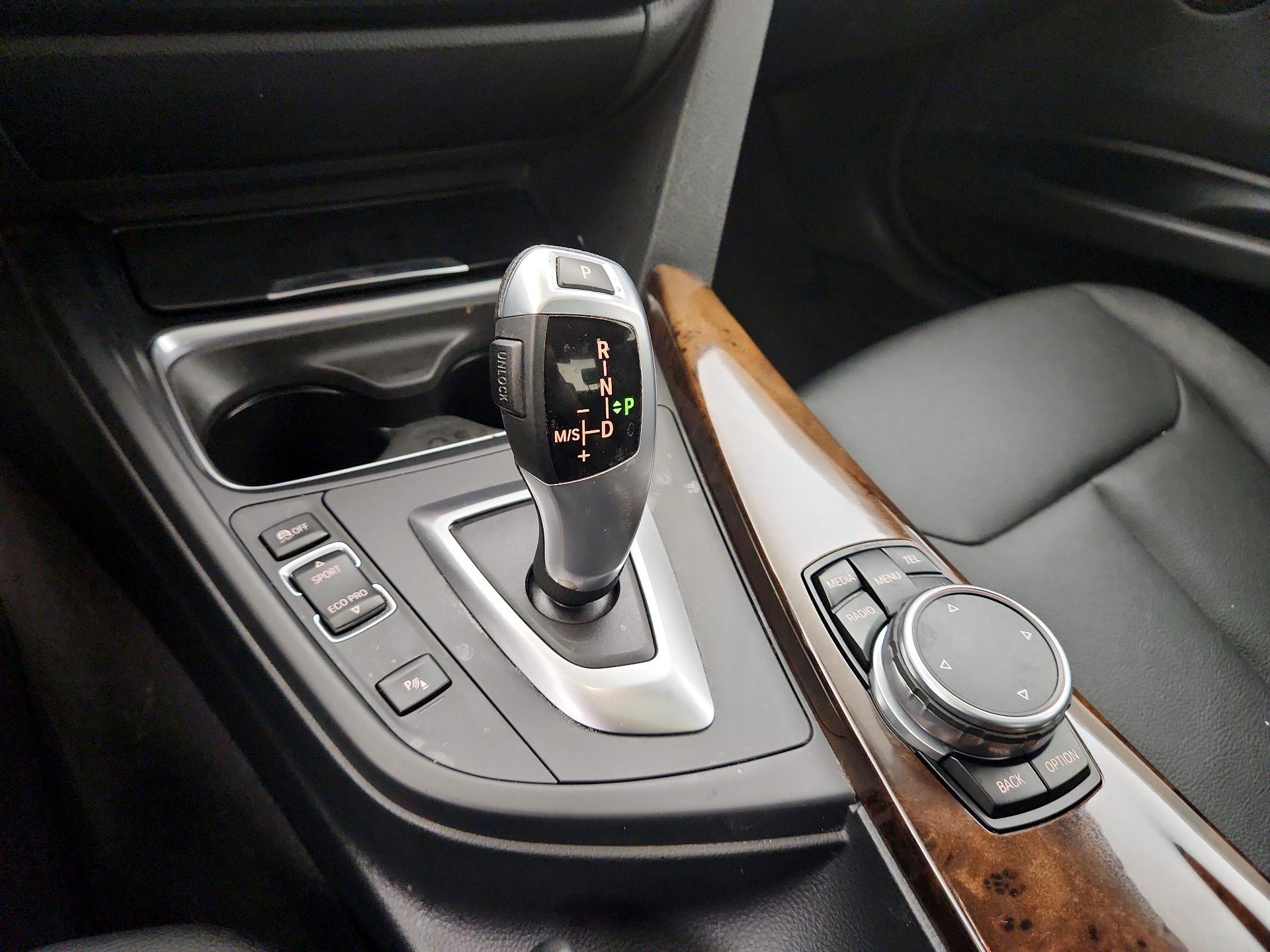 Thumbnail: 2015 BMW 3 Series - 18