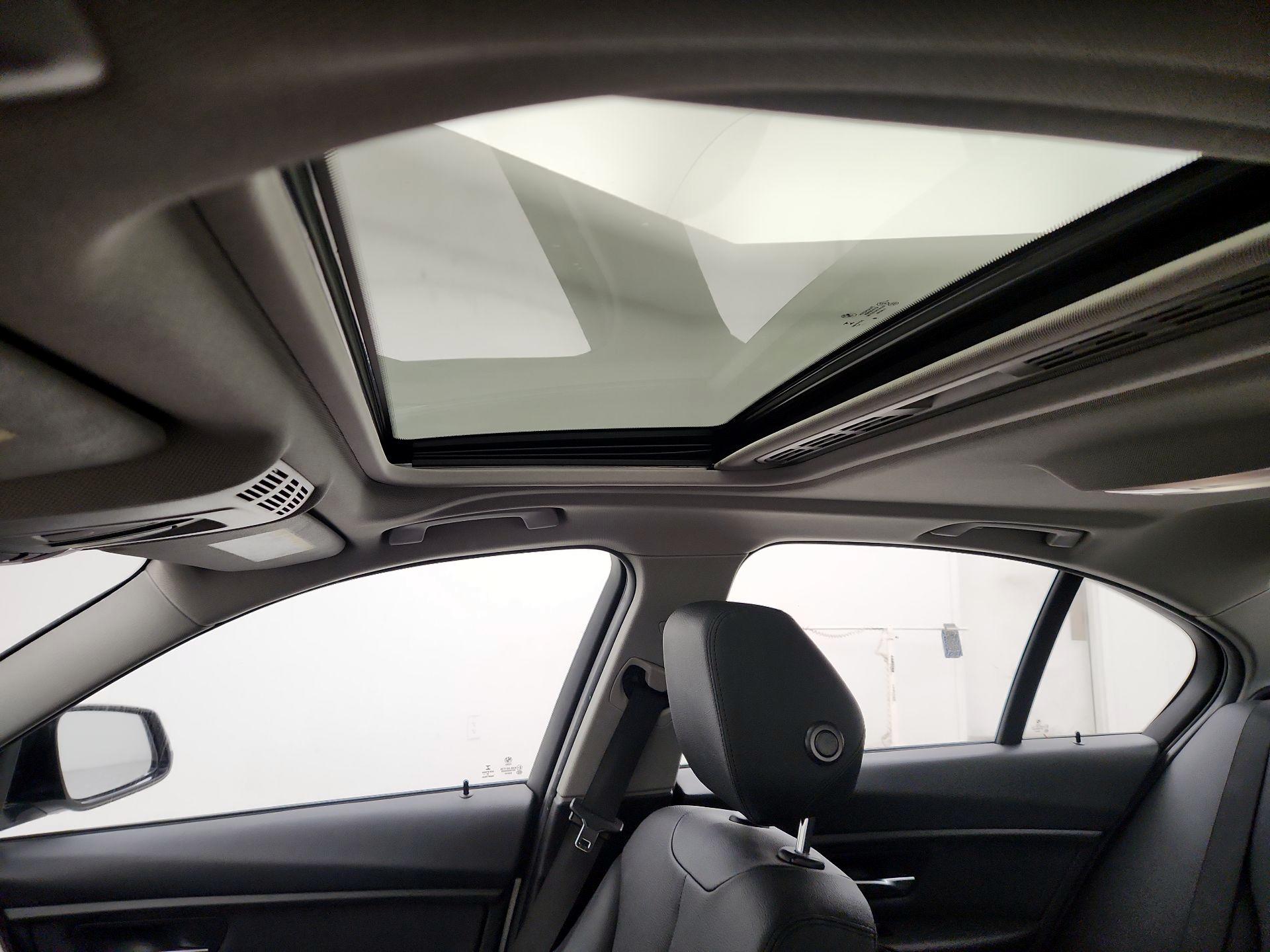 Thumbnail: 2015 BMW 3 Series - 20