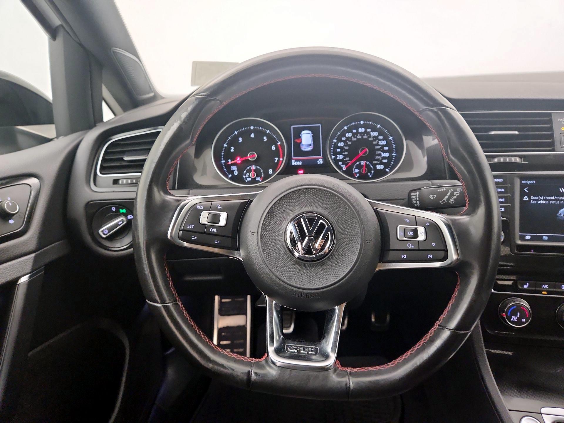 Thumbnail: 2017 Volkswagen Golf - 10