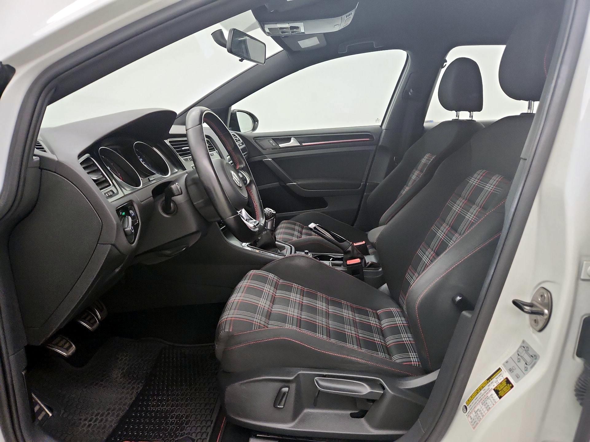 Thumbnail: 2017 Volkswagen Golf - 11