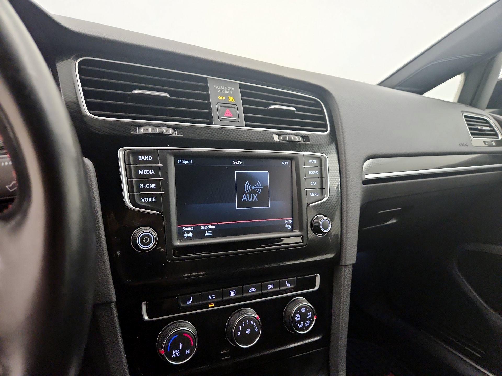 Thumbnail: 2017 Volkswagen Golf - 15
