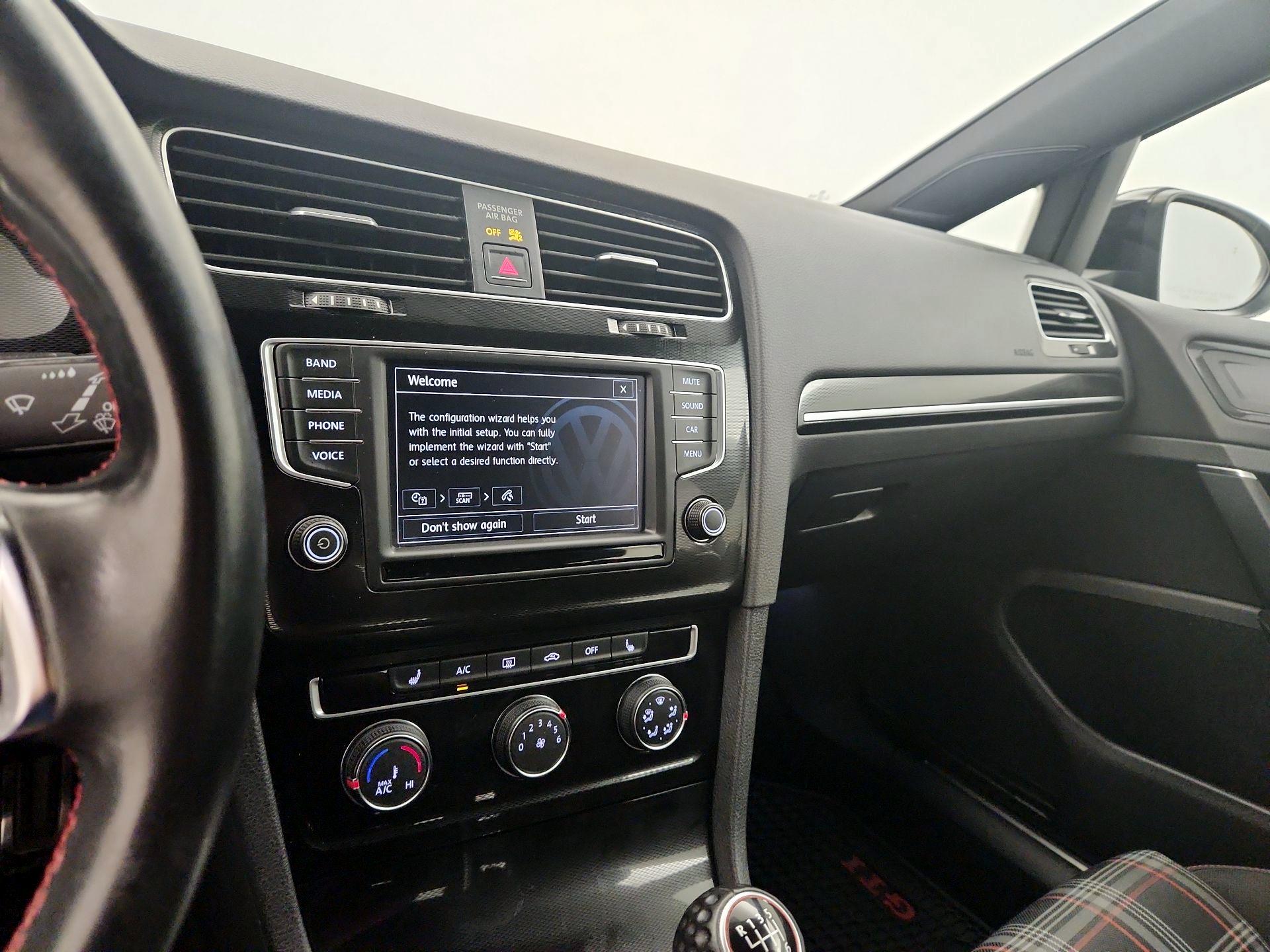 Thumbnail: 2017 Volkswagen Golf - 16