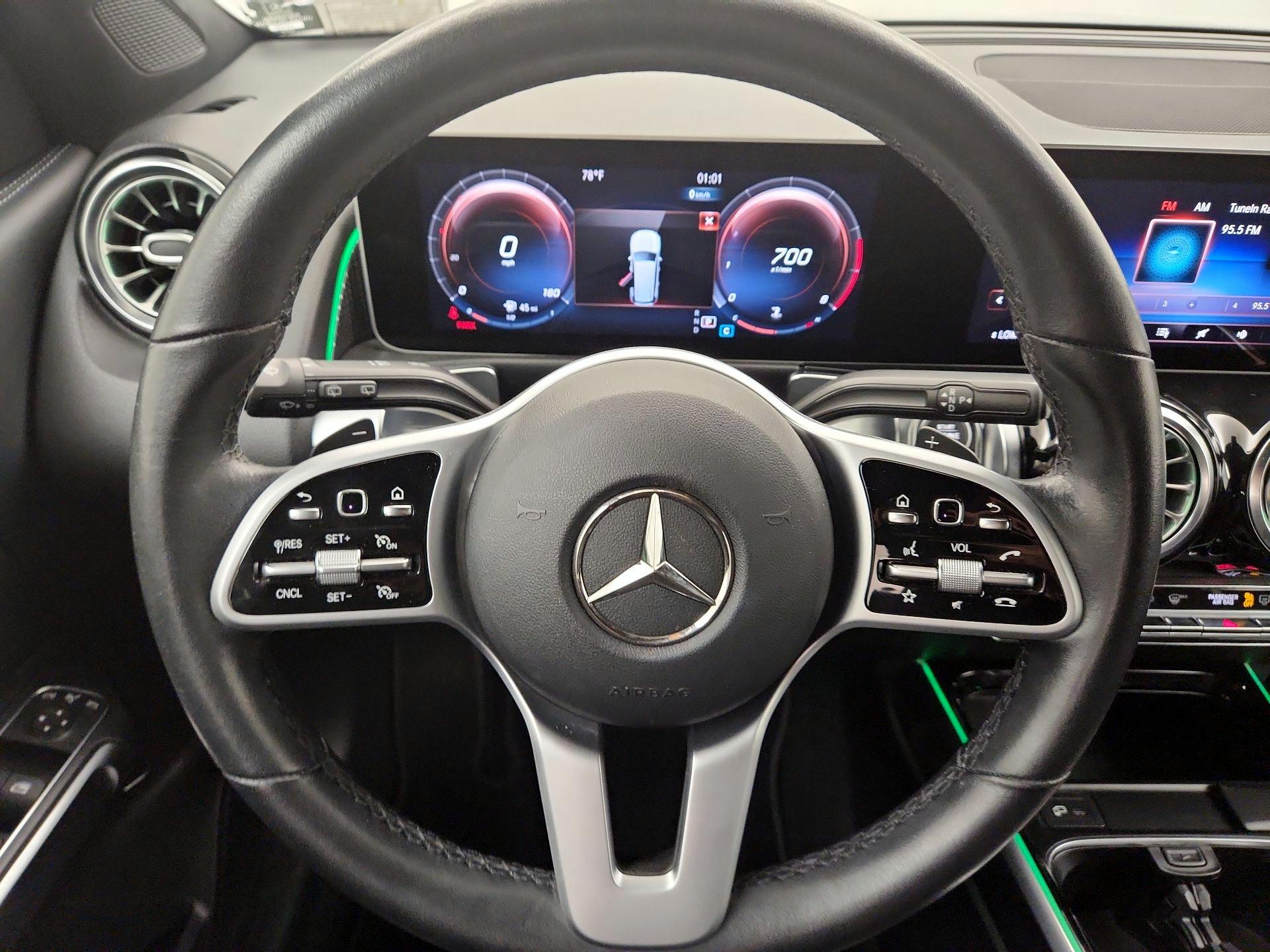 Thumbnail: 2020 Mercedes-Benz GLB - 10