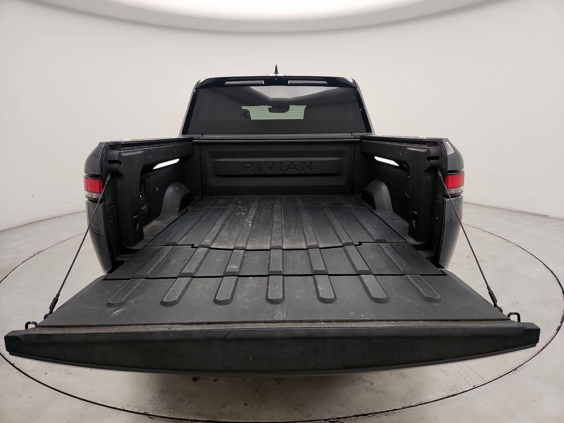 Thumbnail: 2022 Rivian R1T - 18