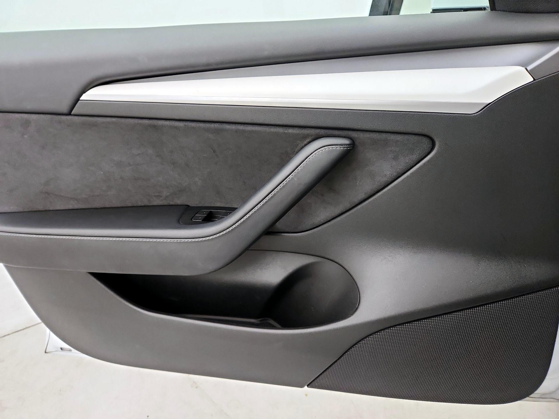 Thumbnail: 2022 Tesla Model 3 - 12