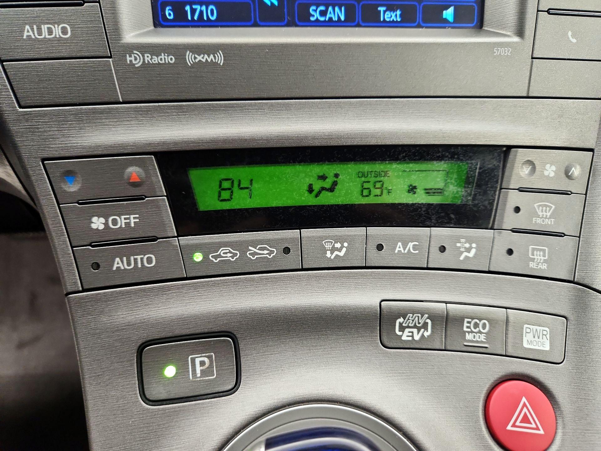 Thumbnail: 2014 Toyota Prius - 16