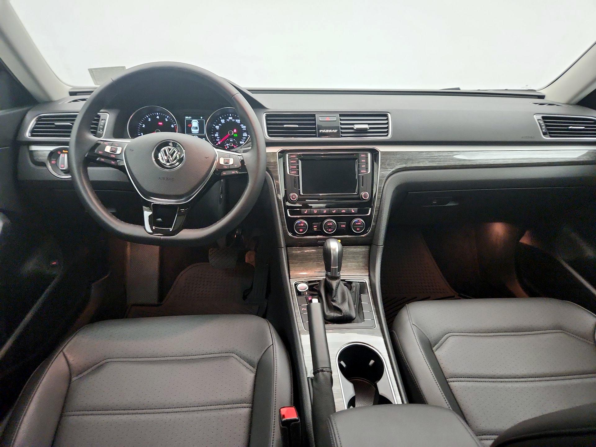 Thumbnail: 2018 Volkswagen Passat - 9