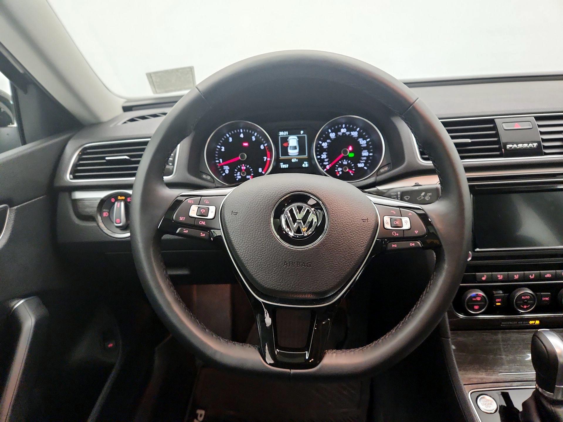 Thumbnail: 2018 Volkswagen Passat - 10