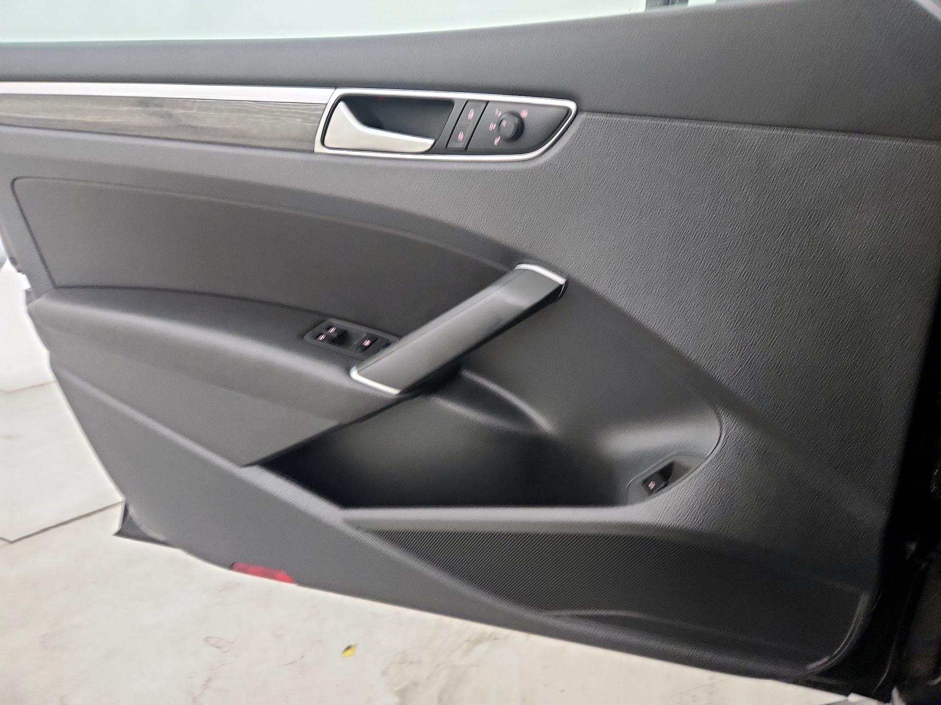Thumbnail: 2018 Volkswagen Passat - 12