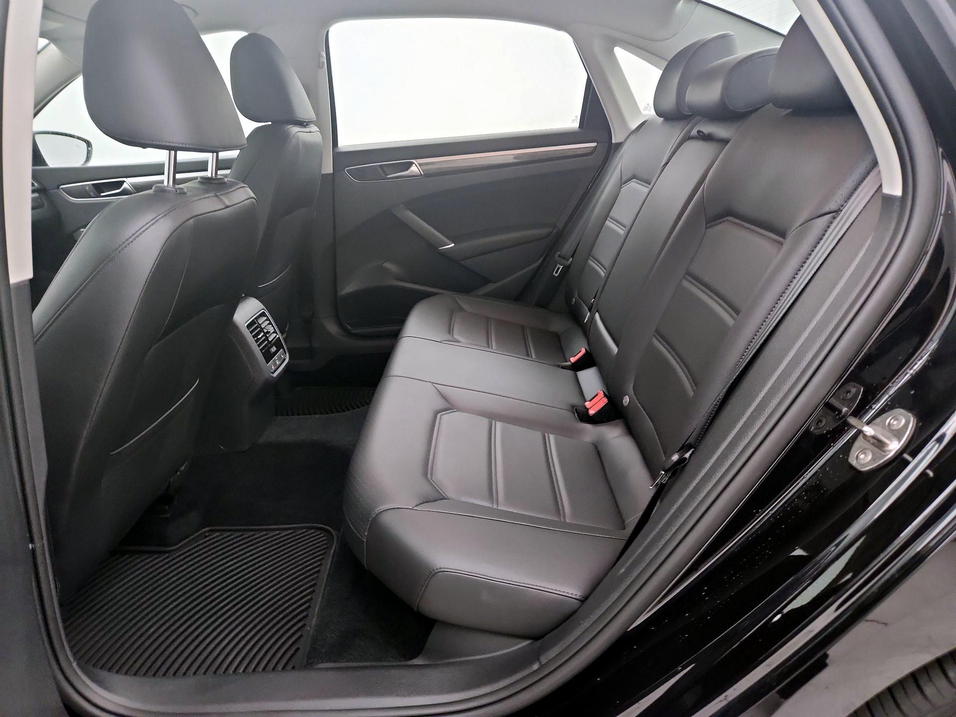 Thumbnail: 2018 Volkswagen Passat - 20