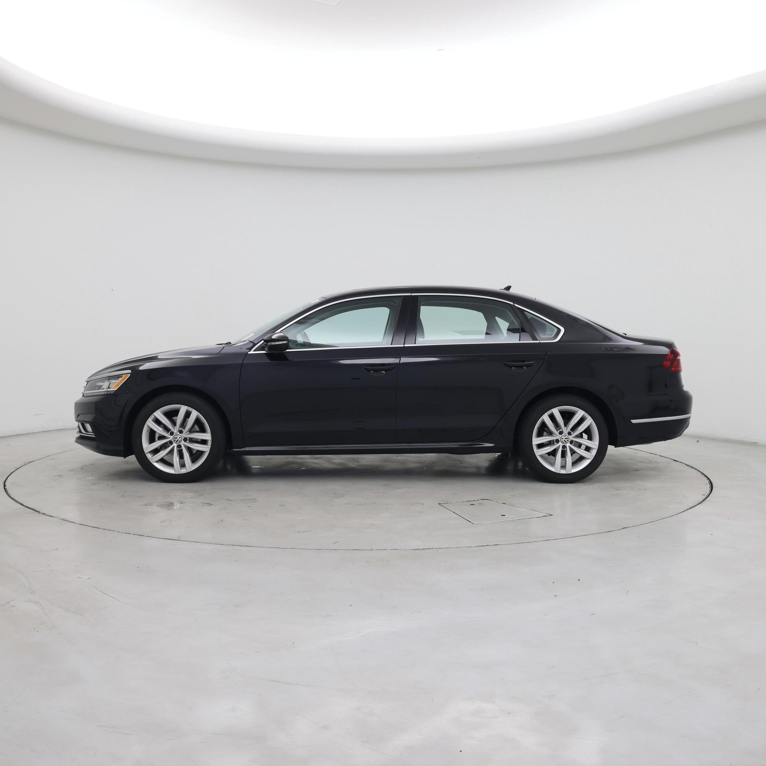 Thumbnail: 2018 Volkswagen Passat - 3
