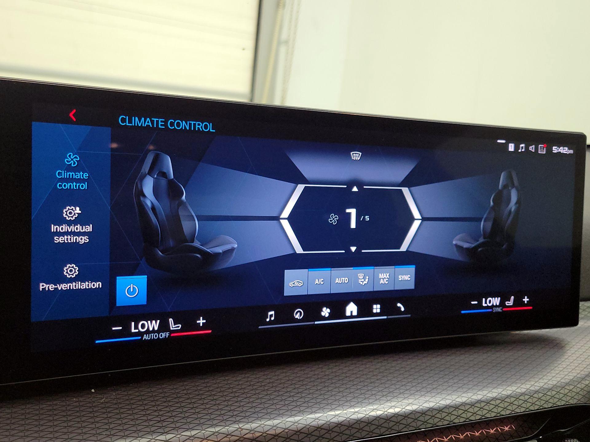 Thumbnail: 2025 BMW M4 - 17