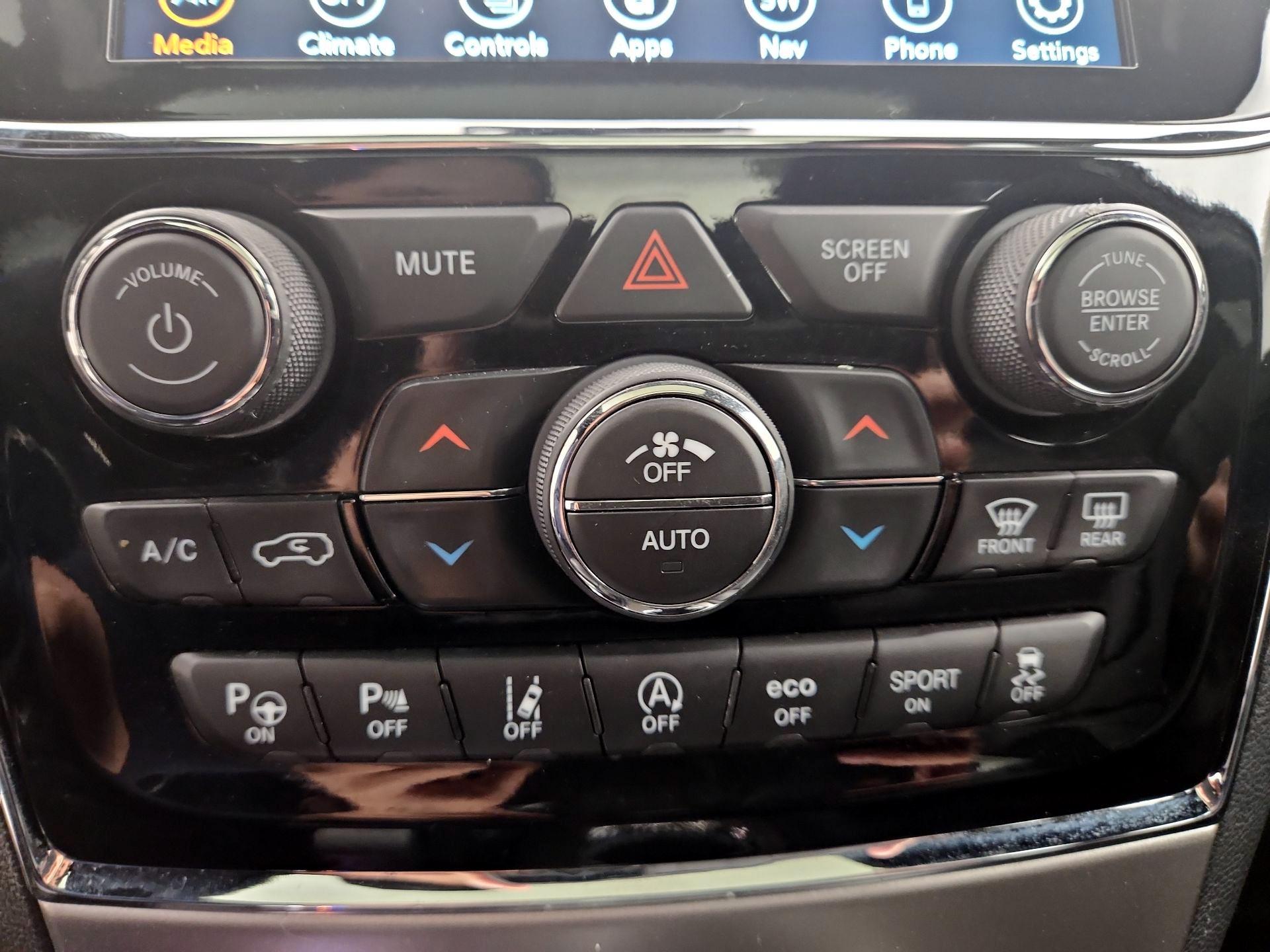 Thumbnail: 2020 Jeep Grand Cherokee - 17