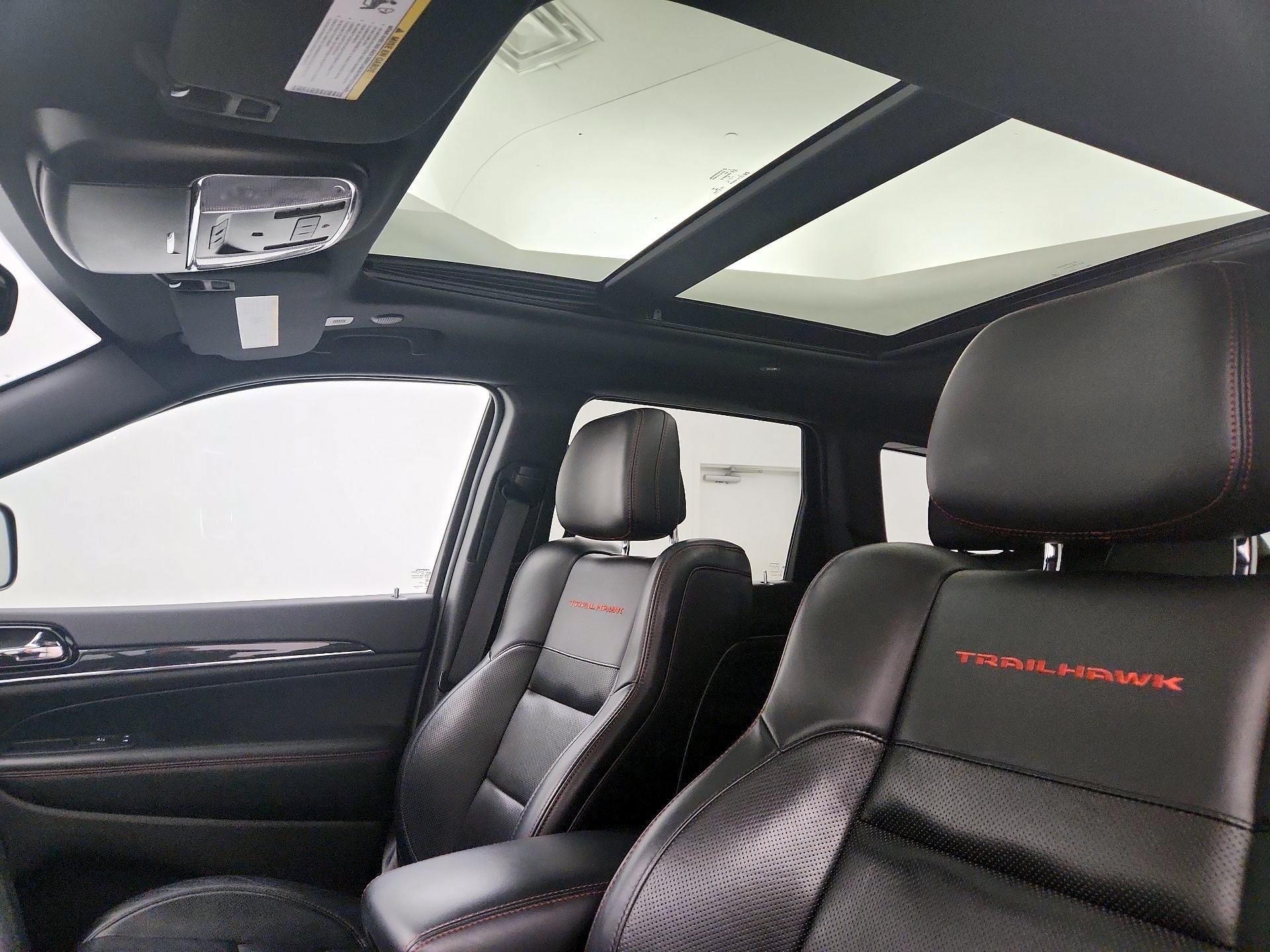 Thumbnail: 2020 Jeep Grand Cherokee - 20