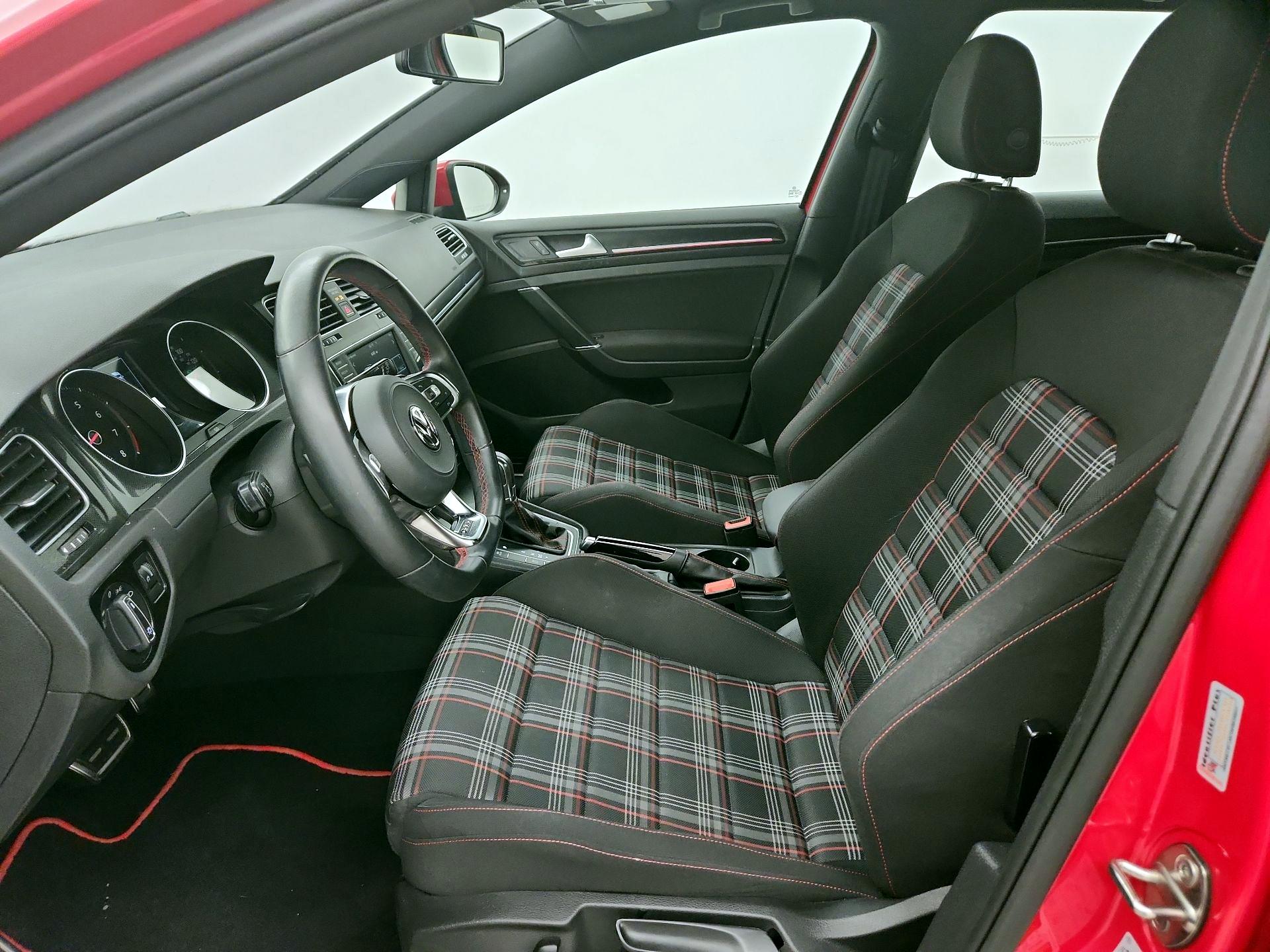 Thumbnail: 2017 Volkswagen Golf - 11