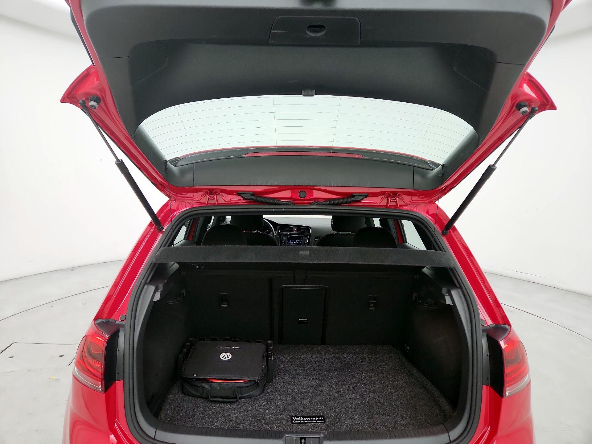Thumbnail: 2017 Volkswagen Golf - 20