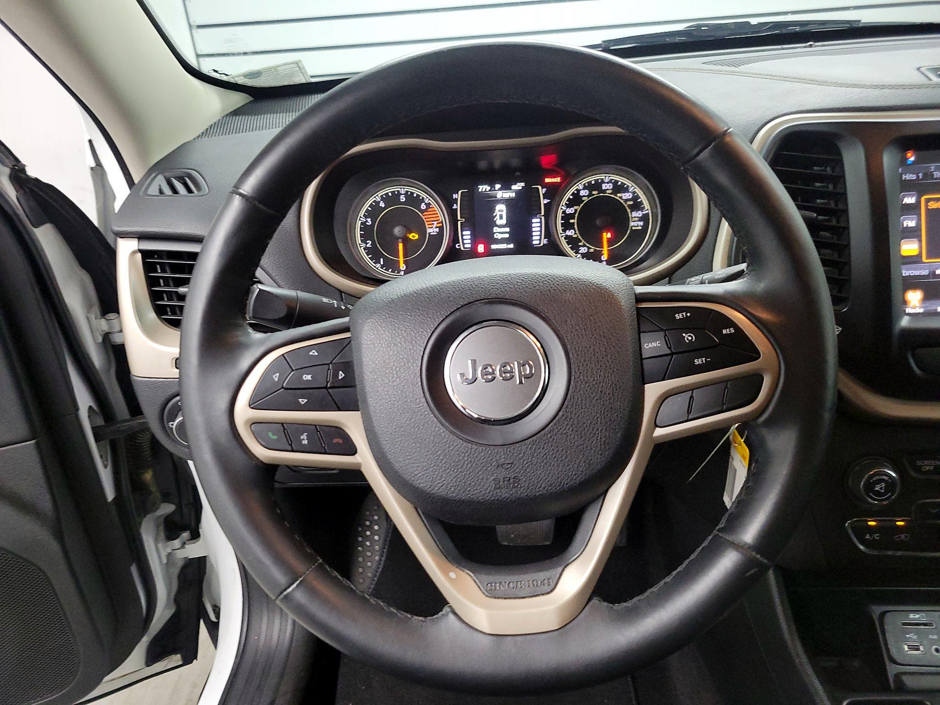 Thumbnail: 2017 Jeep Cherokee - 10