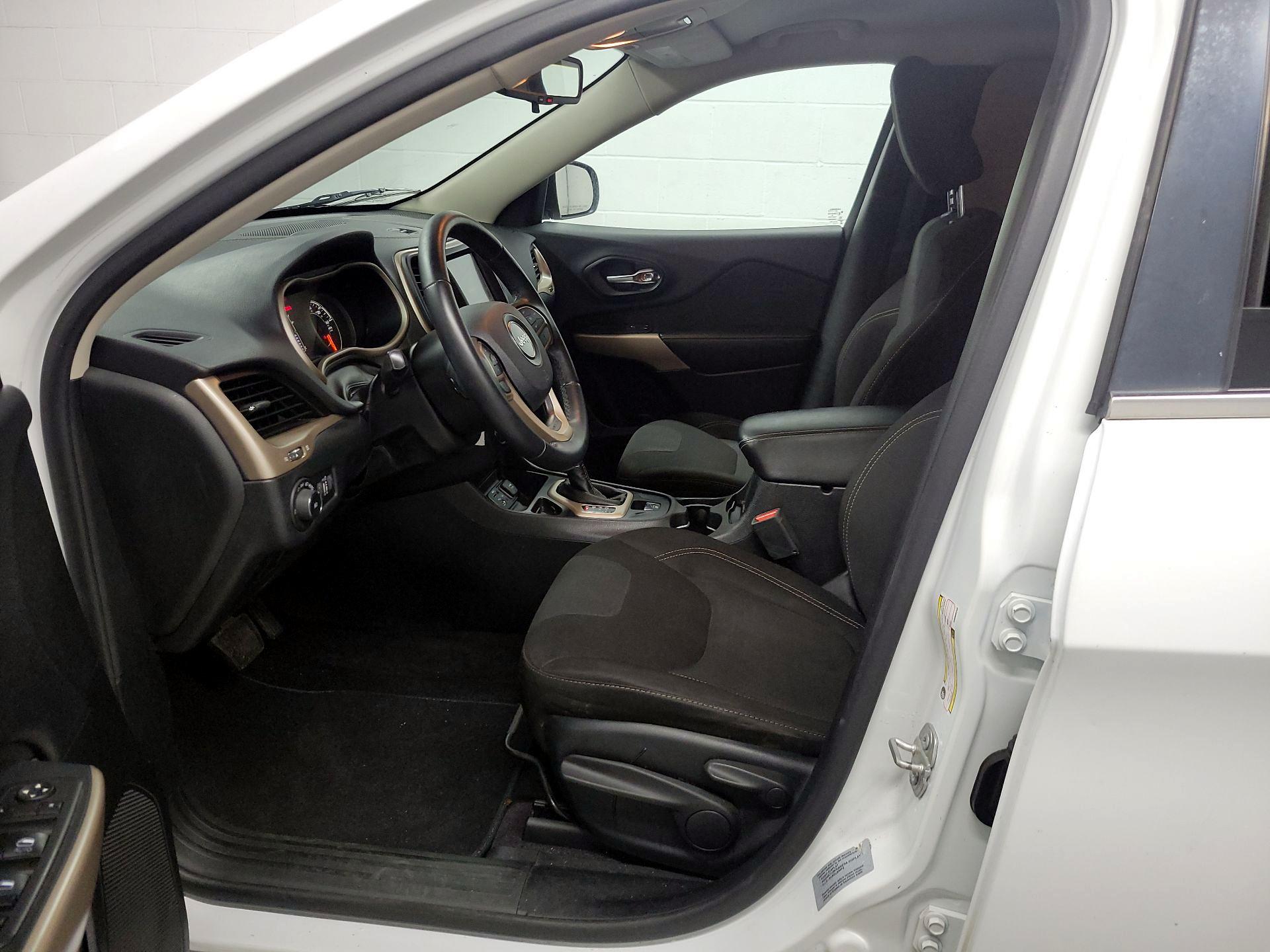 Thumbnail: 2017 Jeep Cherokee - 11