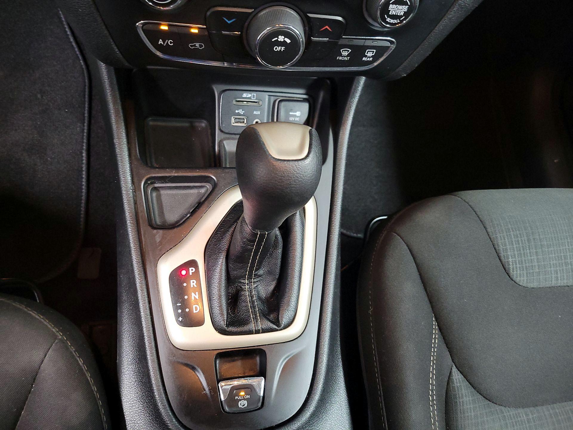 Thumbnail: 2017 Jeep Cherokee - 17