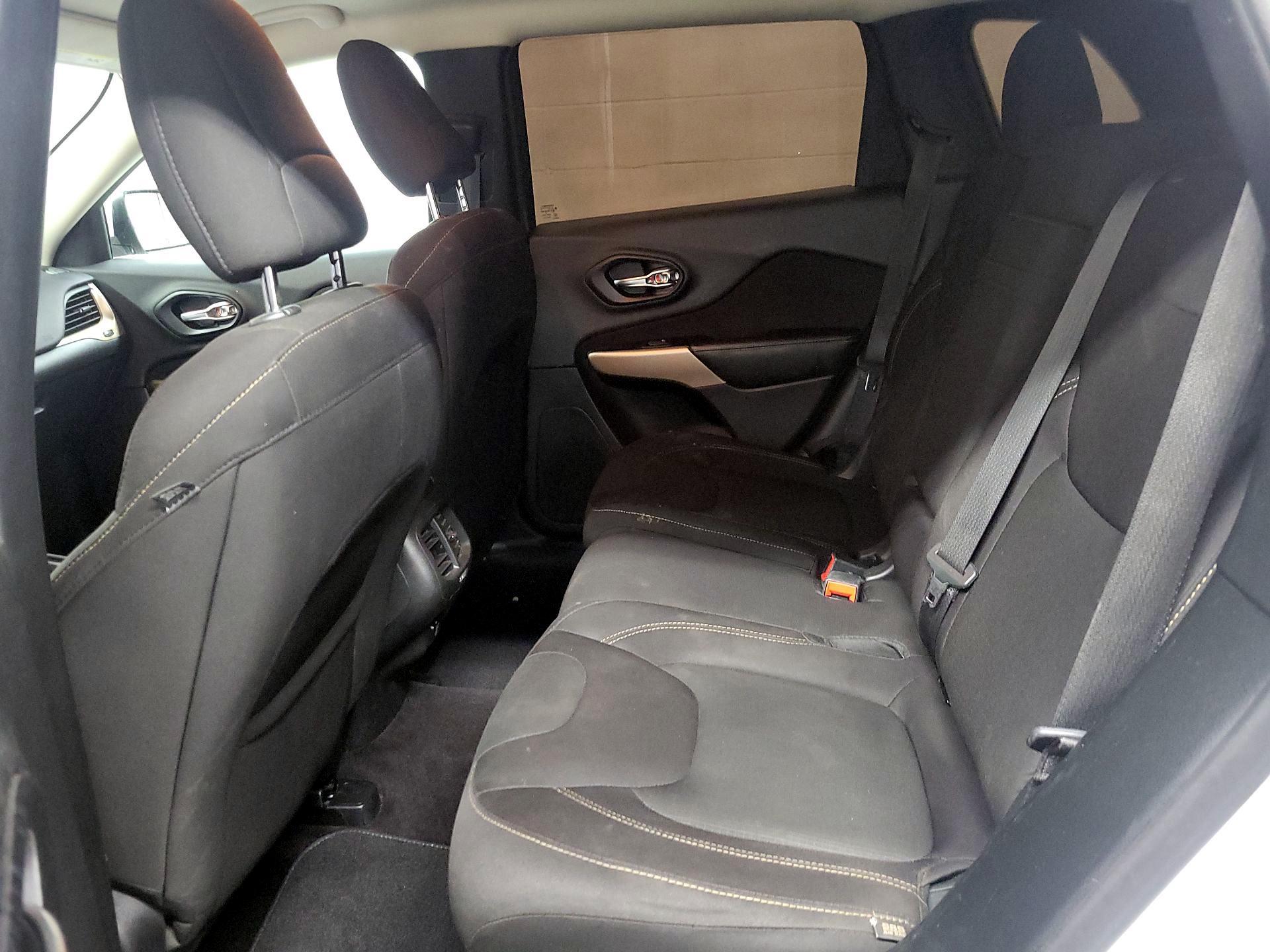 Thumbnail: 2017 Jeep Cherokee - 19