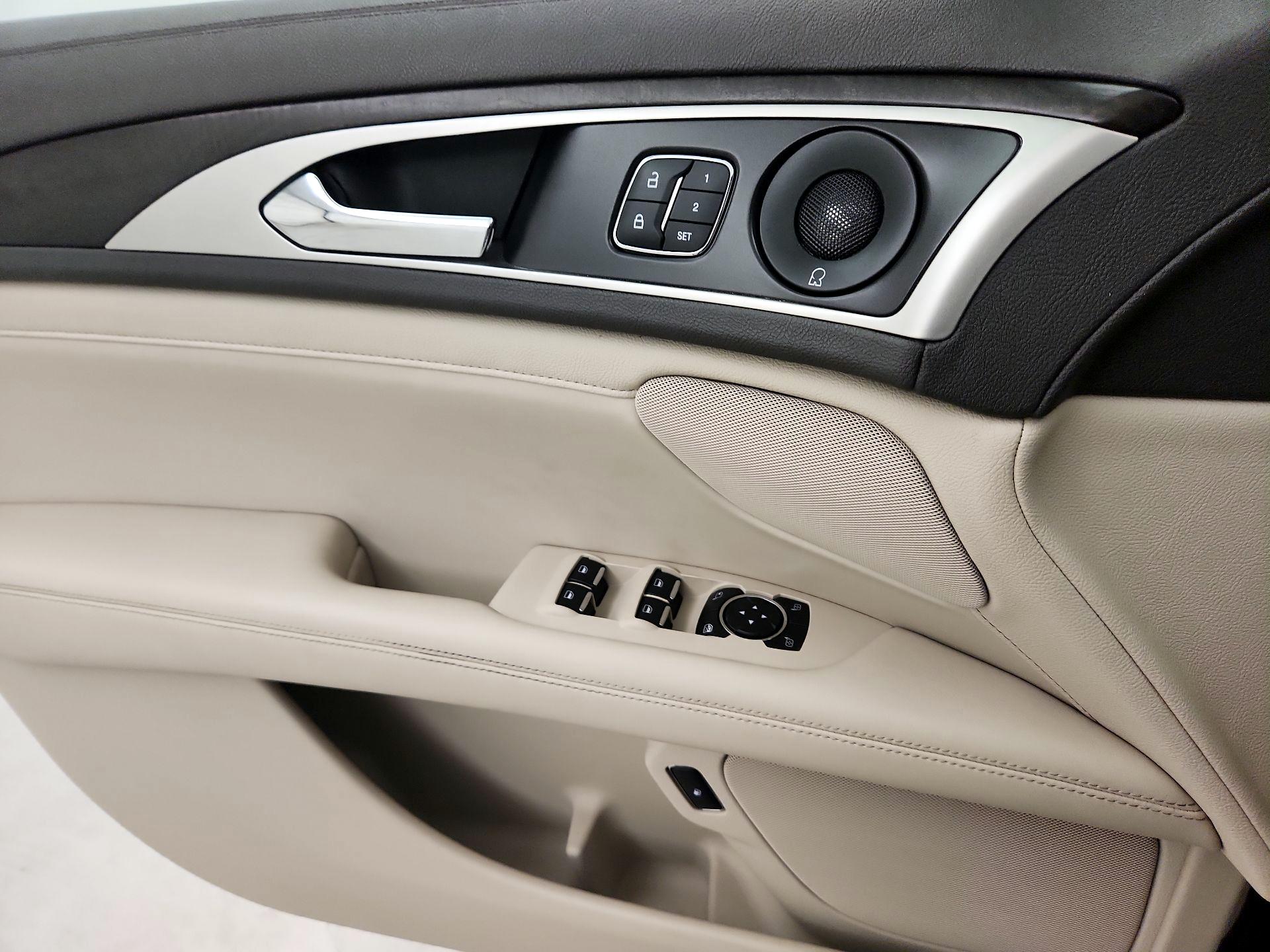Thumbnail: 2020 Lincoln MKZ - 12