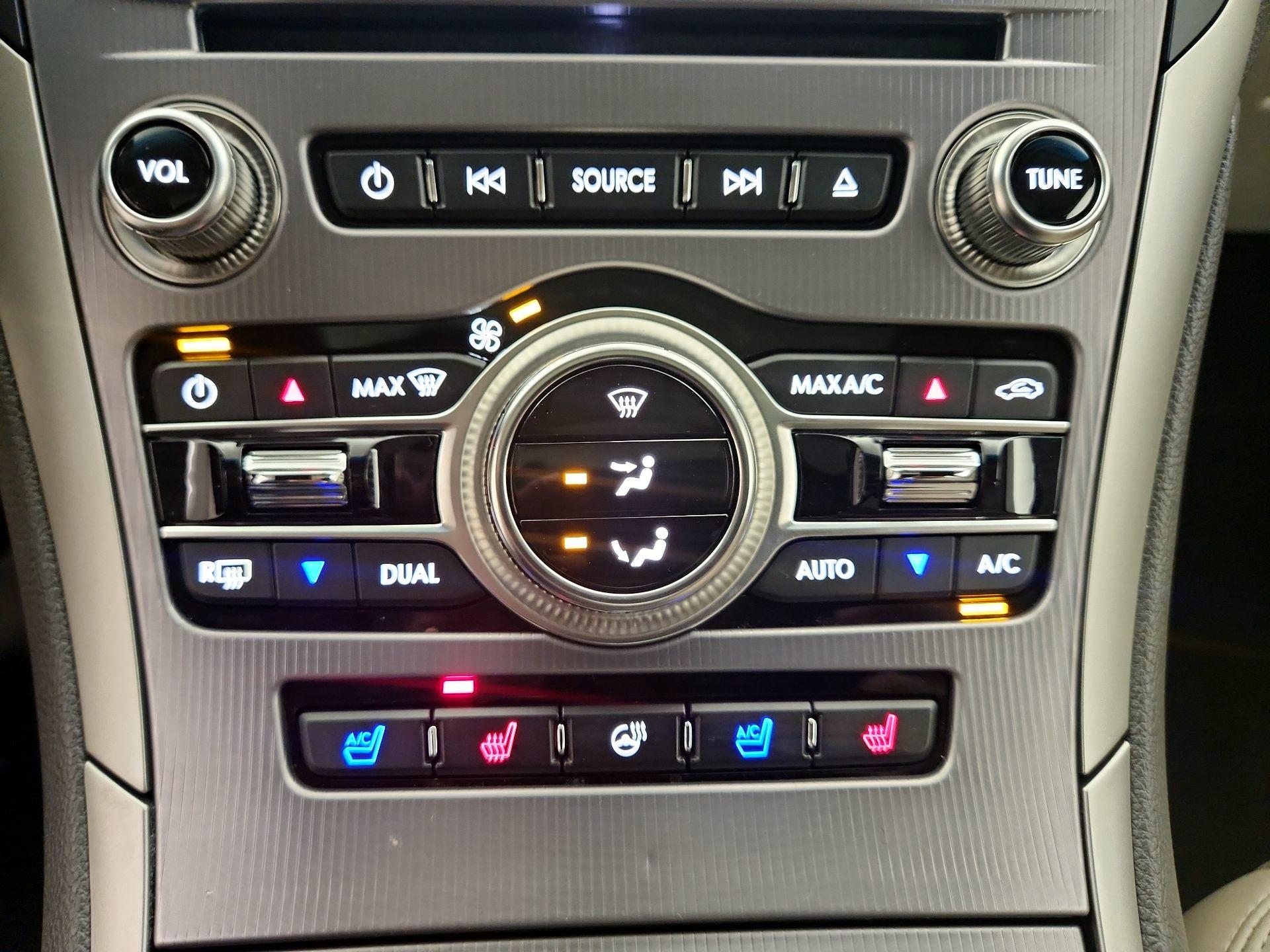 Thumbnail: 2020 Lincoln MKZ - 17