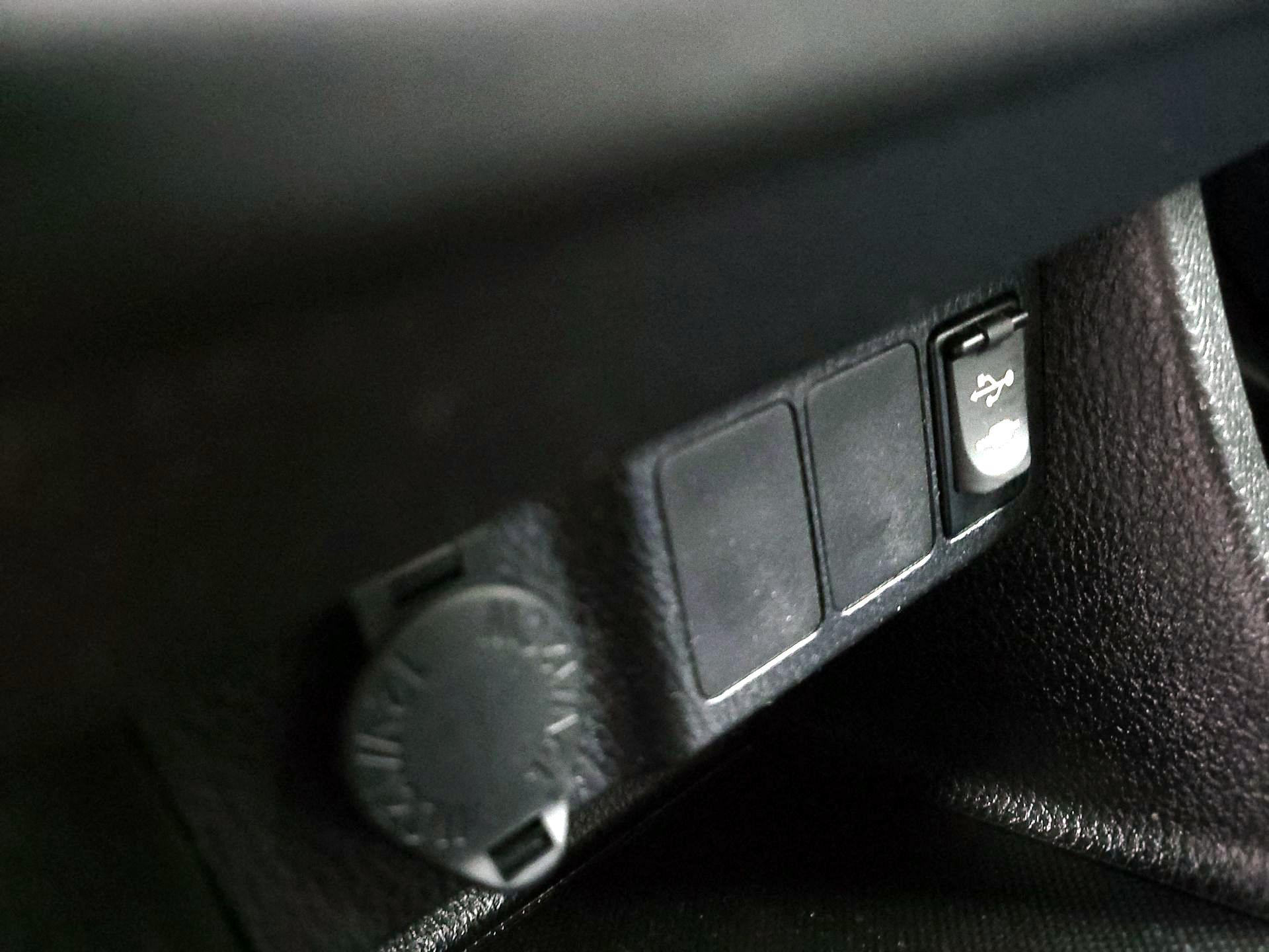 Thumbnail: 2014 Toyota Corolla - 18