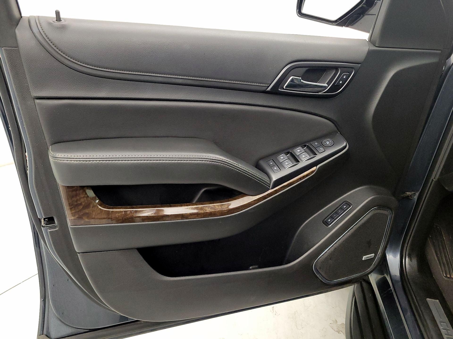 Thumbnail: 2019 Chevrolet Suburban - 12