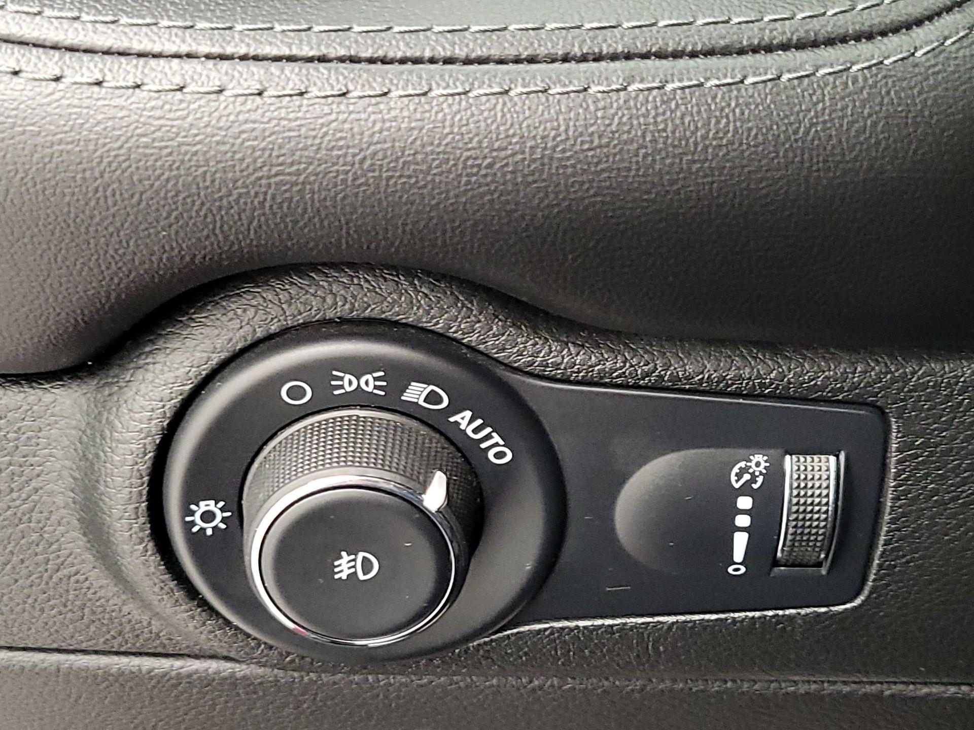 Thumbnail: 2022 Dodge Durango - 13