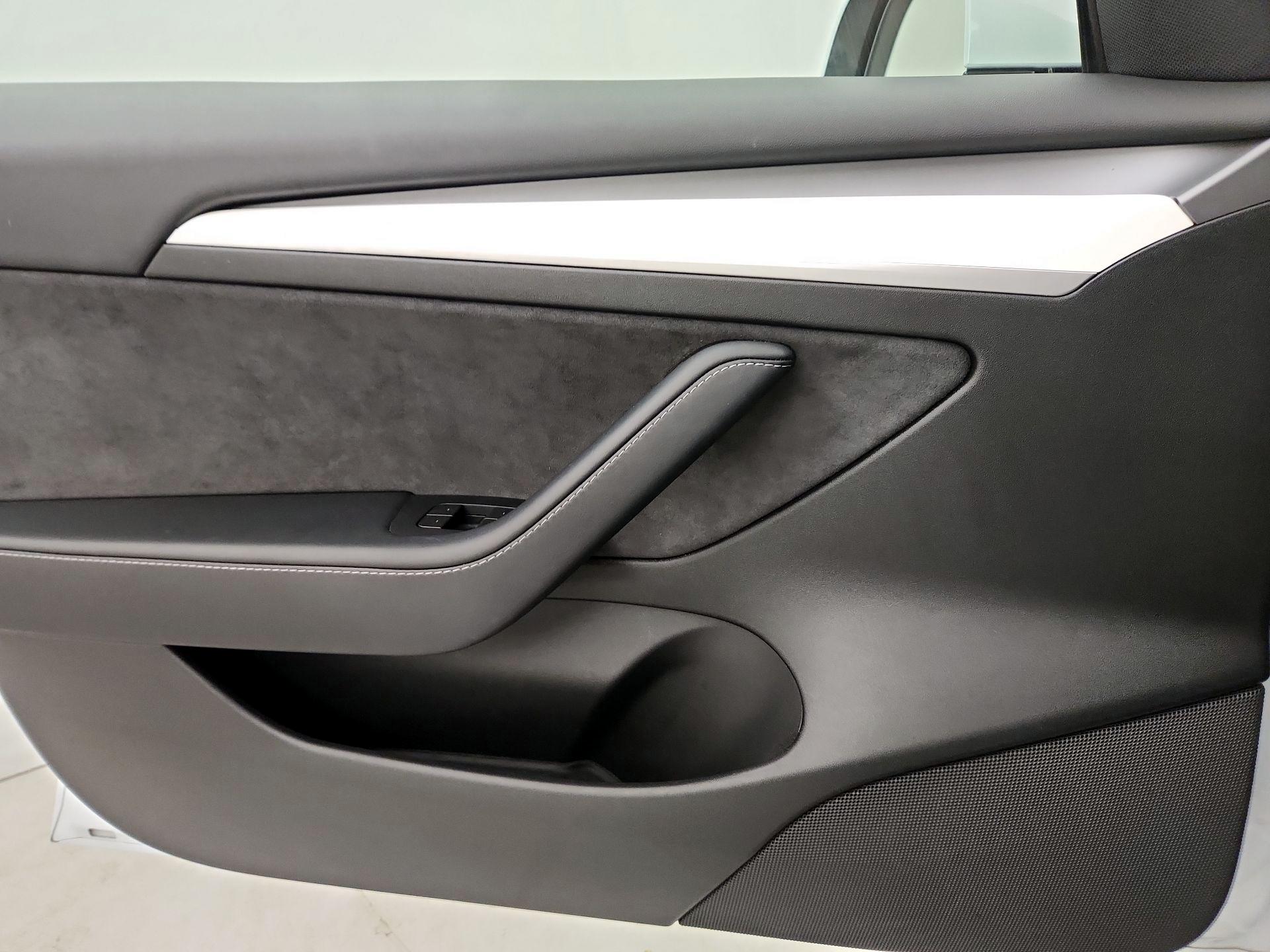 Thumbnail: 2022 Tesla Model 3 - 12