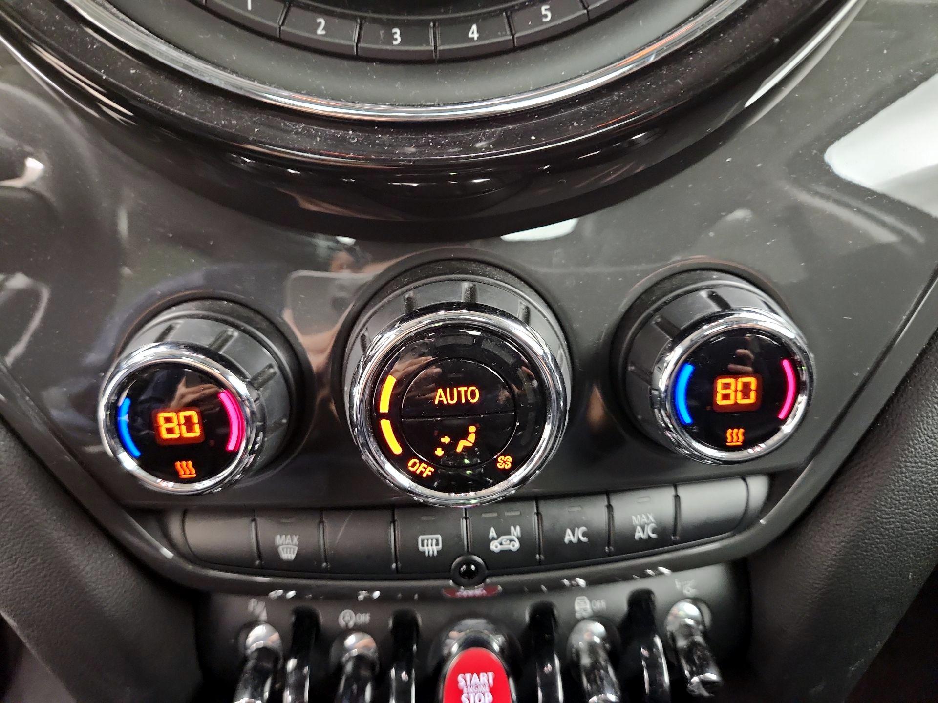 Thumbnail: 2017 MINI Cooper Countryman - 17