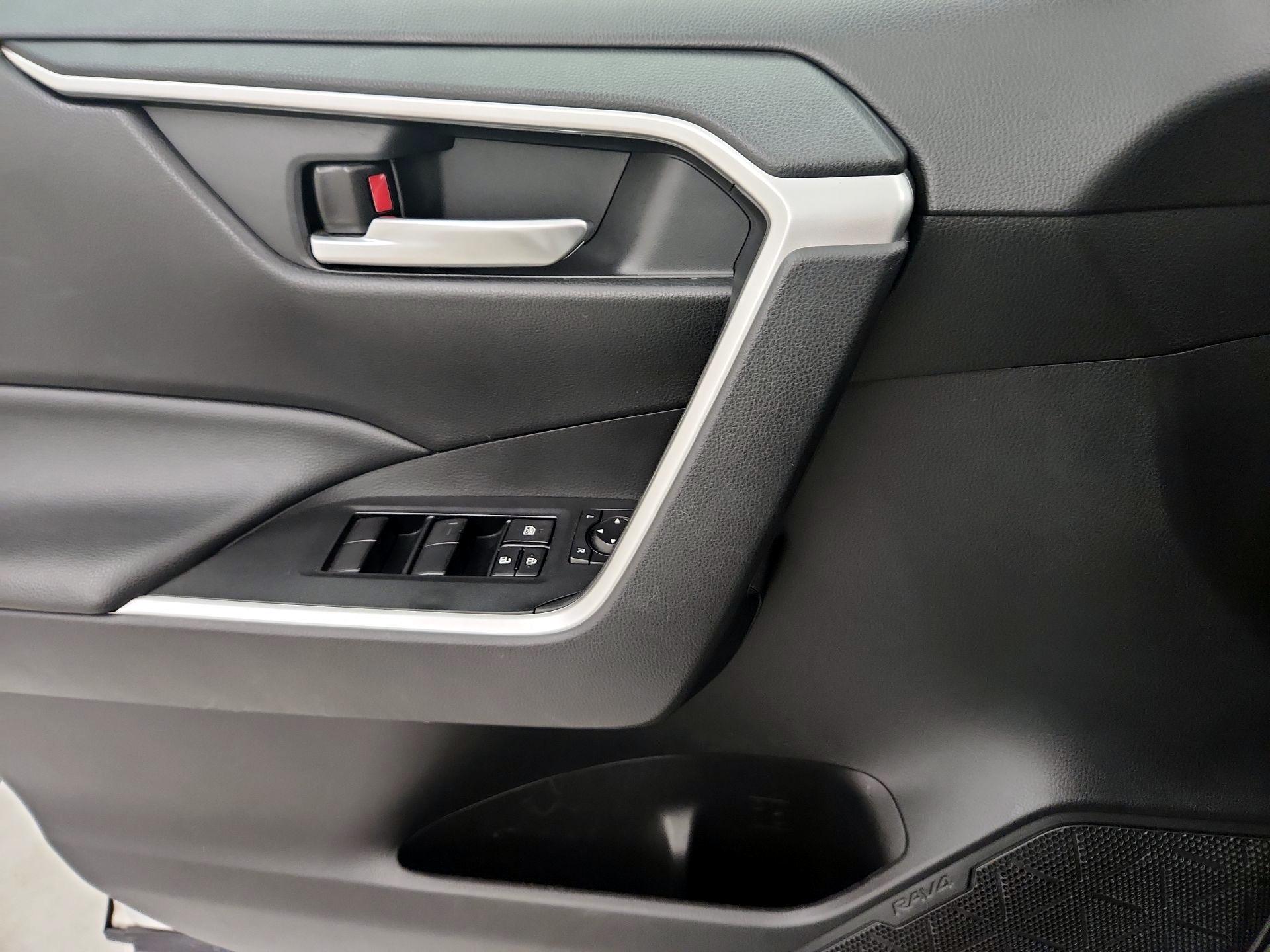 Thumbnail: 2021 Toyota RAV4 - 12