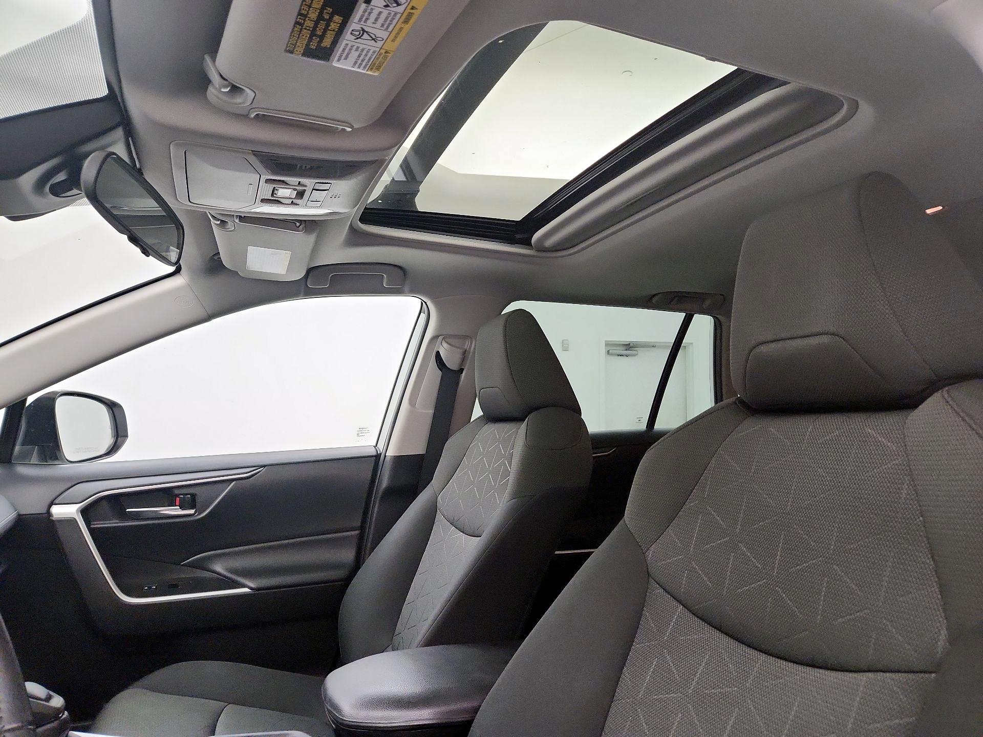 Thumbnail: 2021 Toyota RAV4 - 19