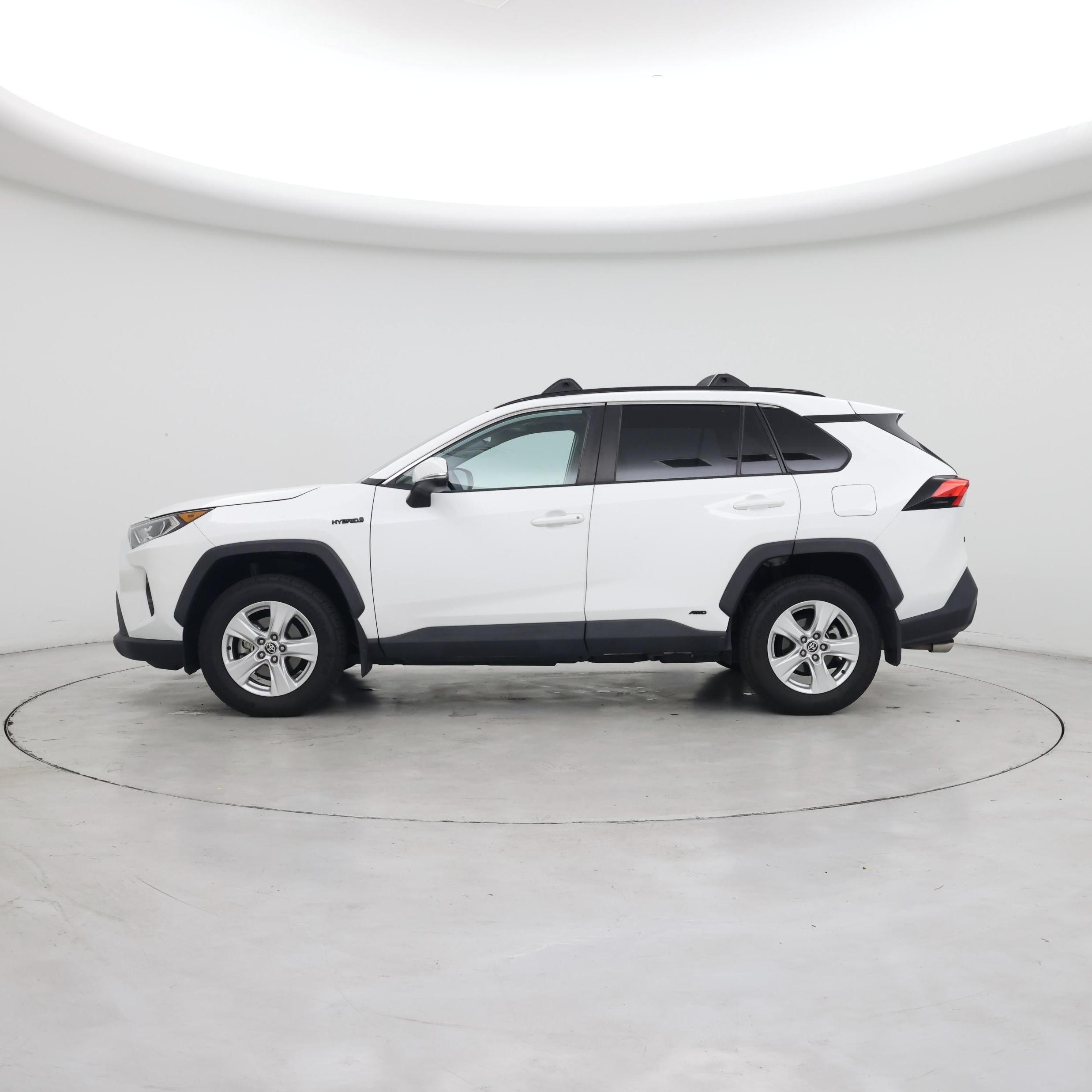 Thumbnail: 2021 Toyota RAV4 - 3
