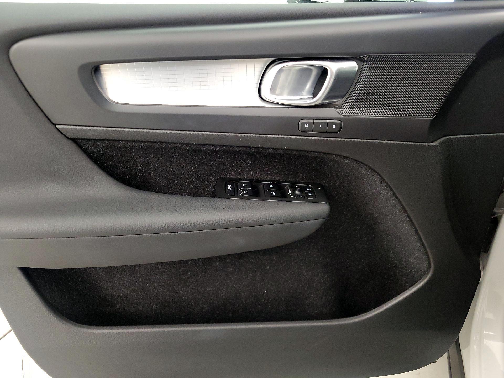 Thumbnail: 2020 Volvo XC40 - 12