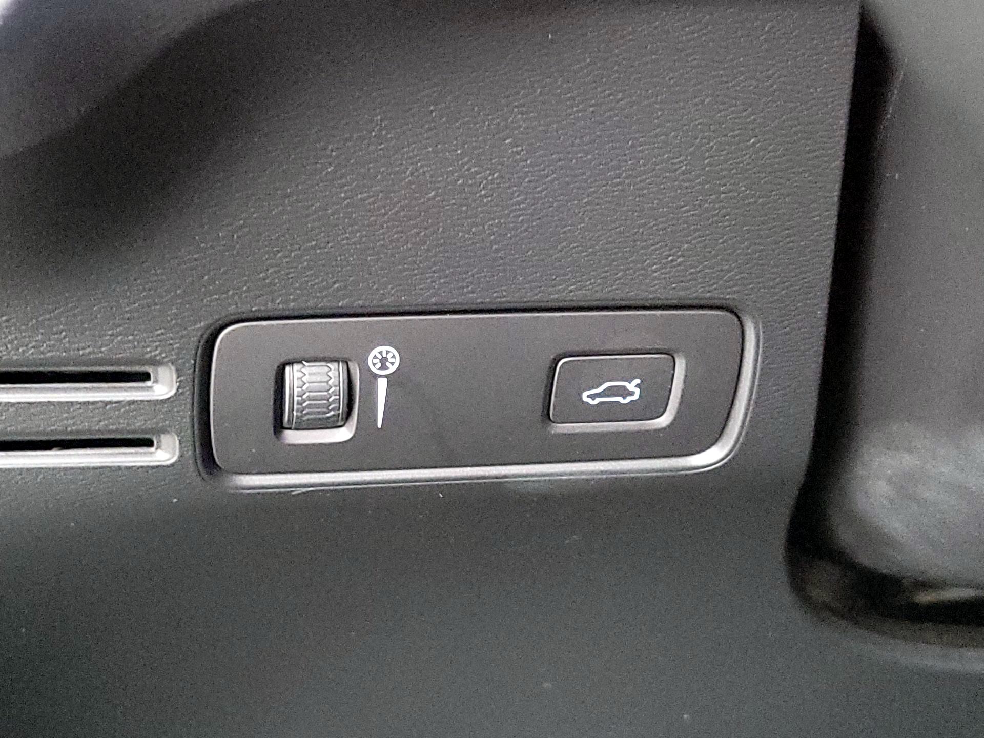 Thumbnail: 2020 Volvo XC40 - 13