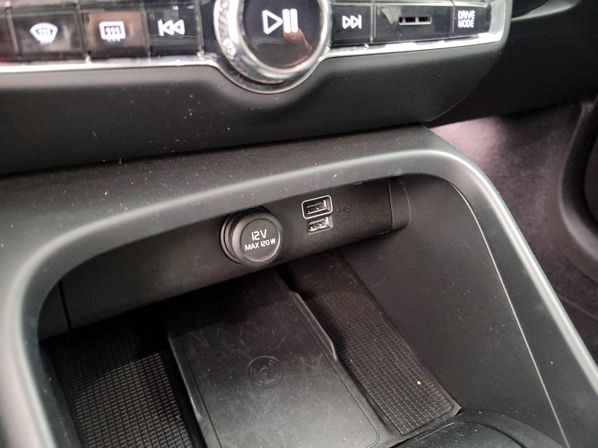 Thumbnail: 2020 Volvo XC40 - 18