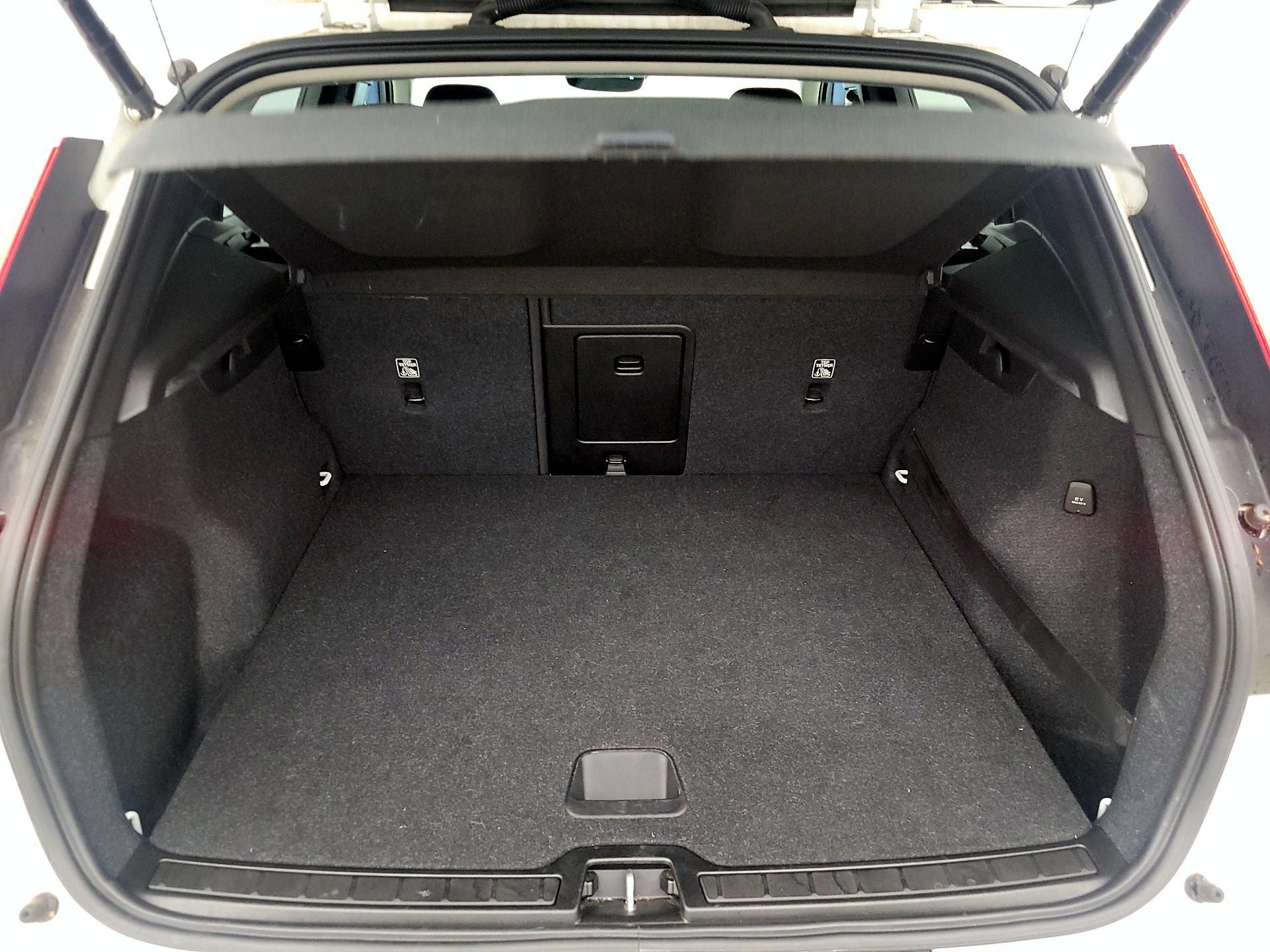 Thumbnail: 2020 Volvo XC40 - 20