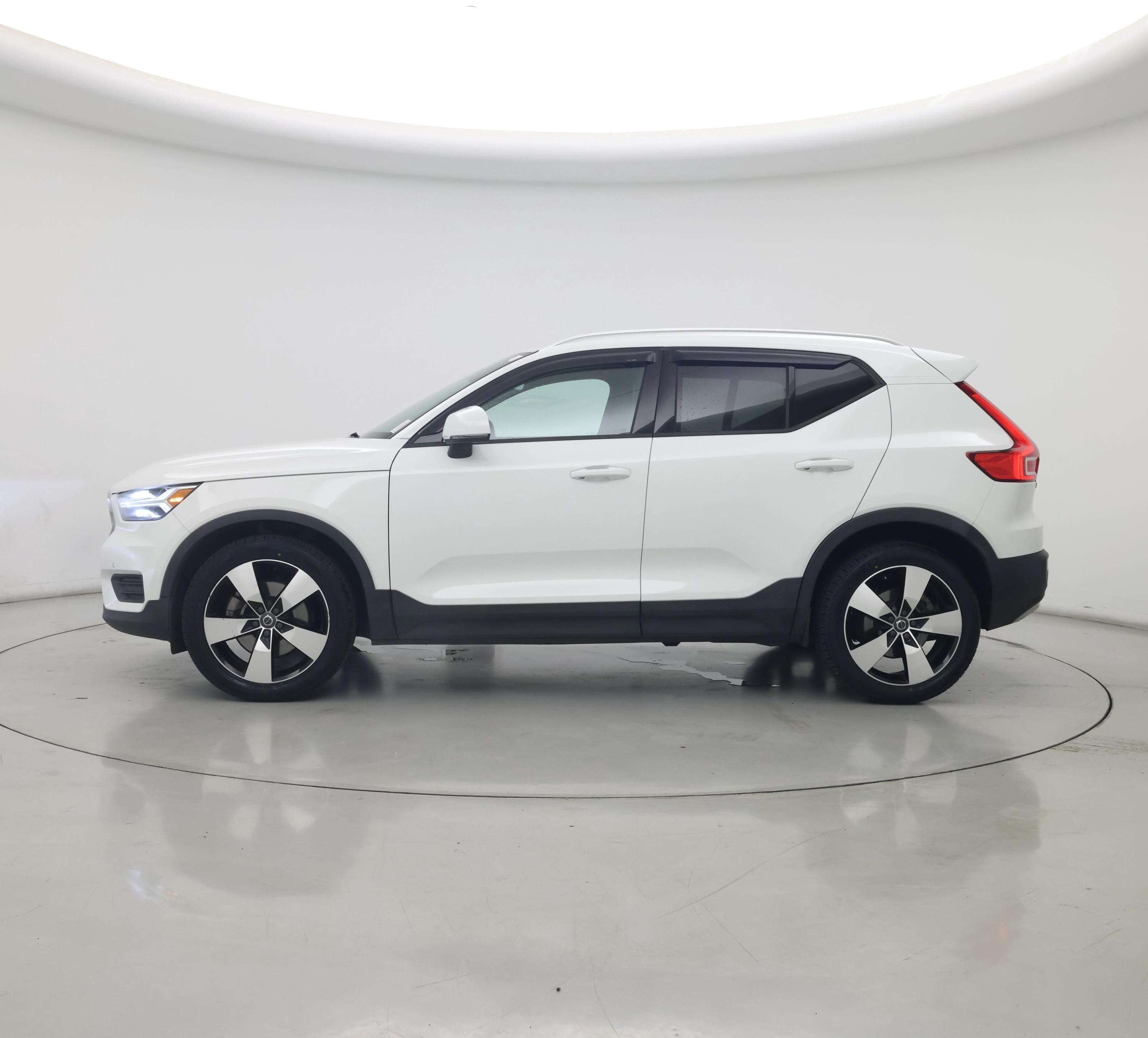 Thumbnail: 2020 Volvo XC40 - 3