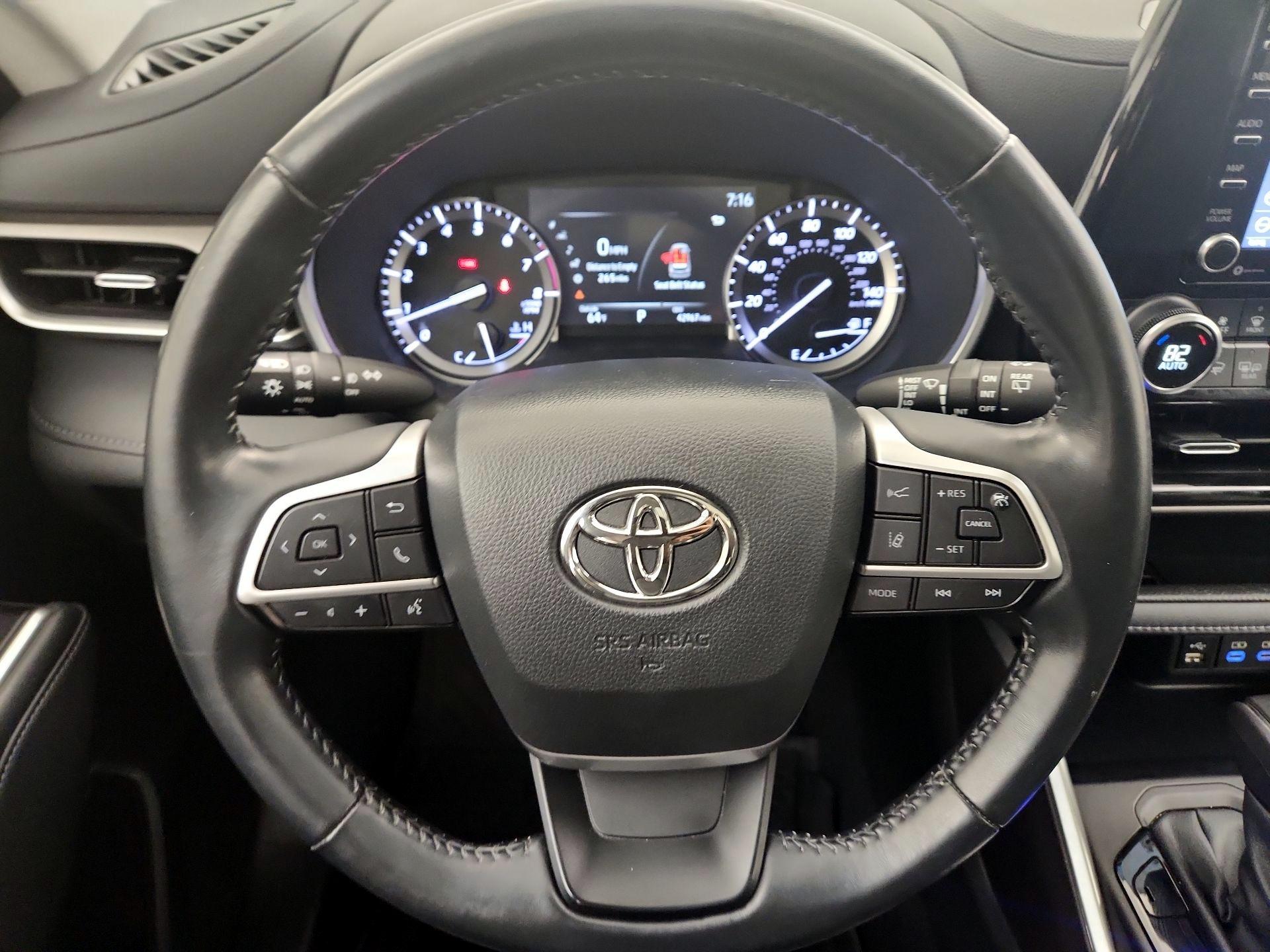 Thumbnail: 2022 Toyota Highlander - 10