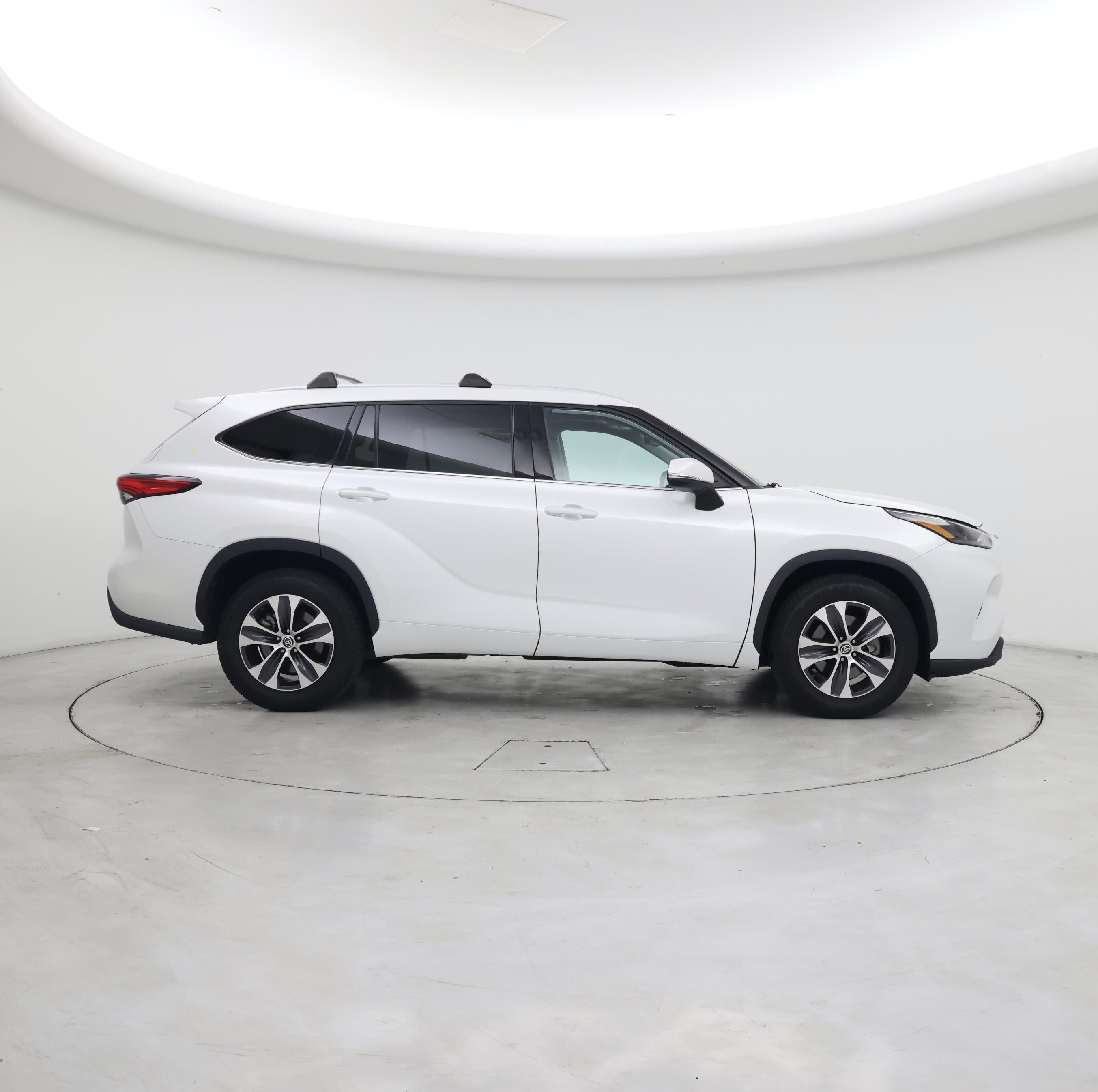 Thumbnail: 2022 Toyota Highlander - 7