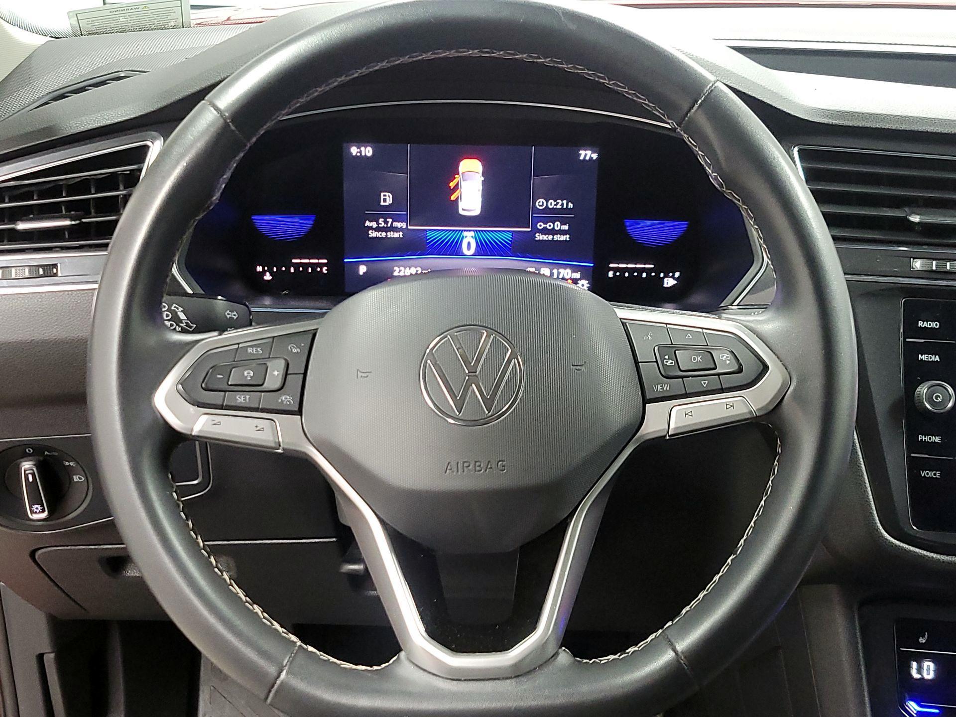 Thumbnail: 2022 Volkswagen Tiguan - 10