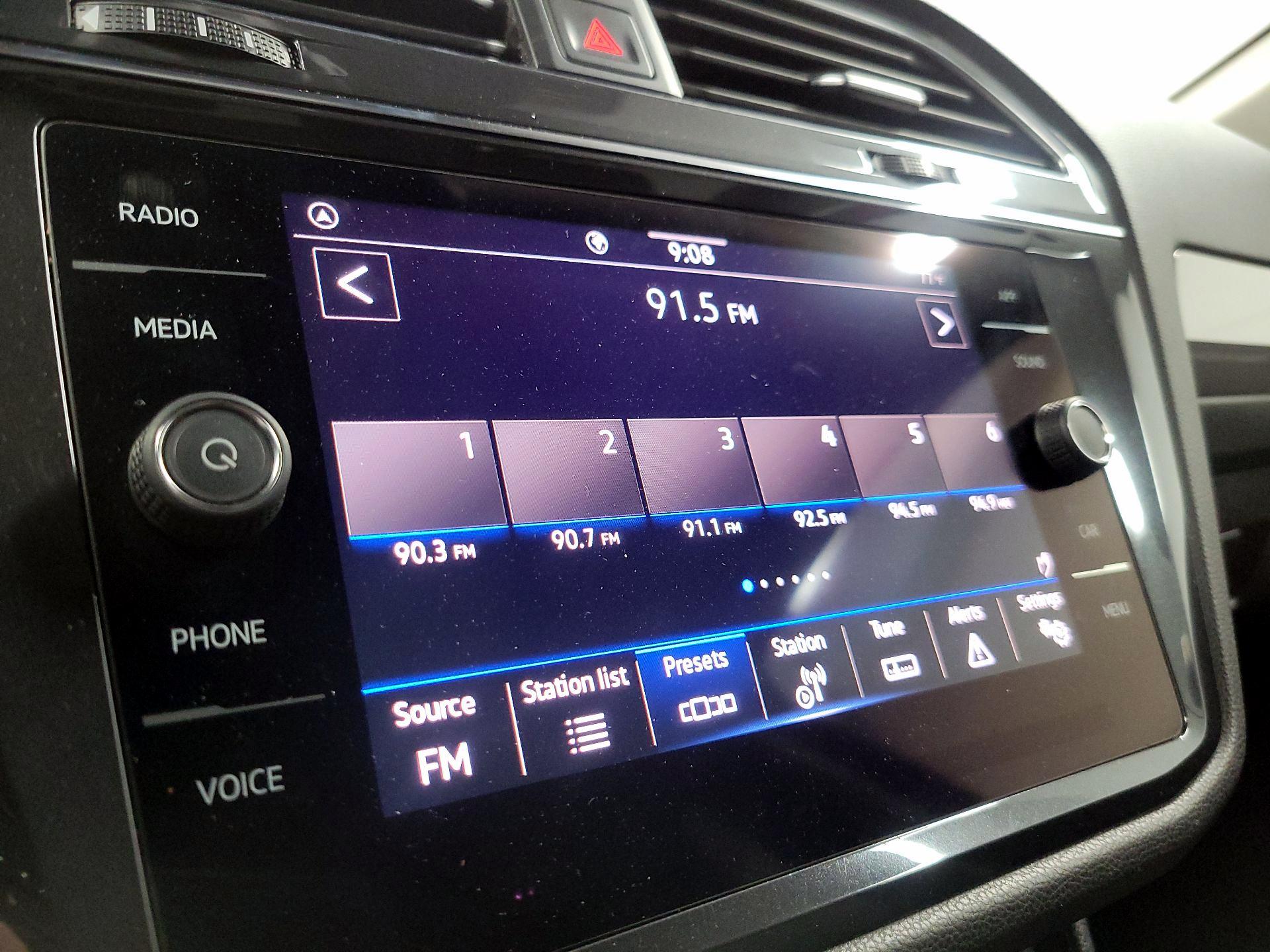 Thumbnail: 2022 Volkswagen Tiguan - 15