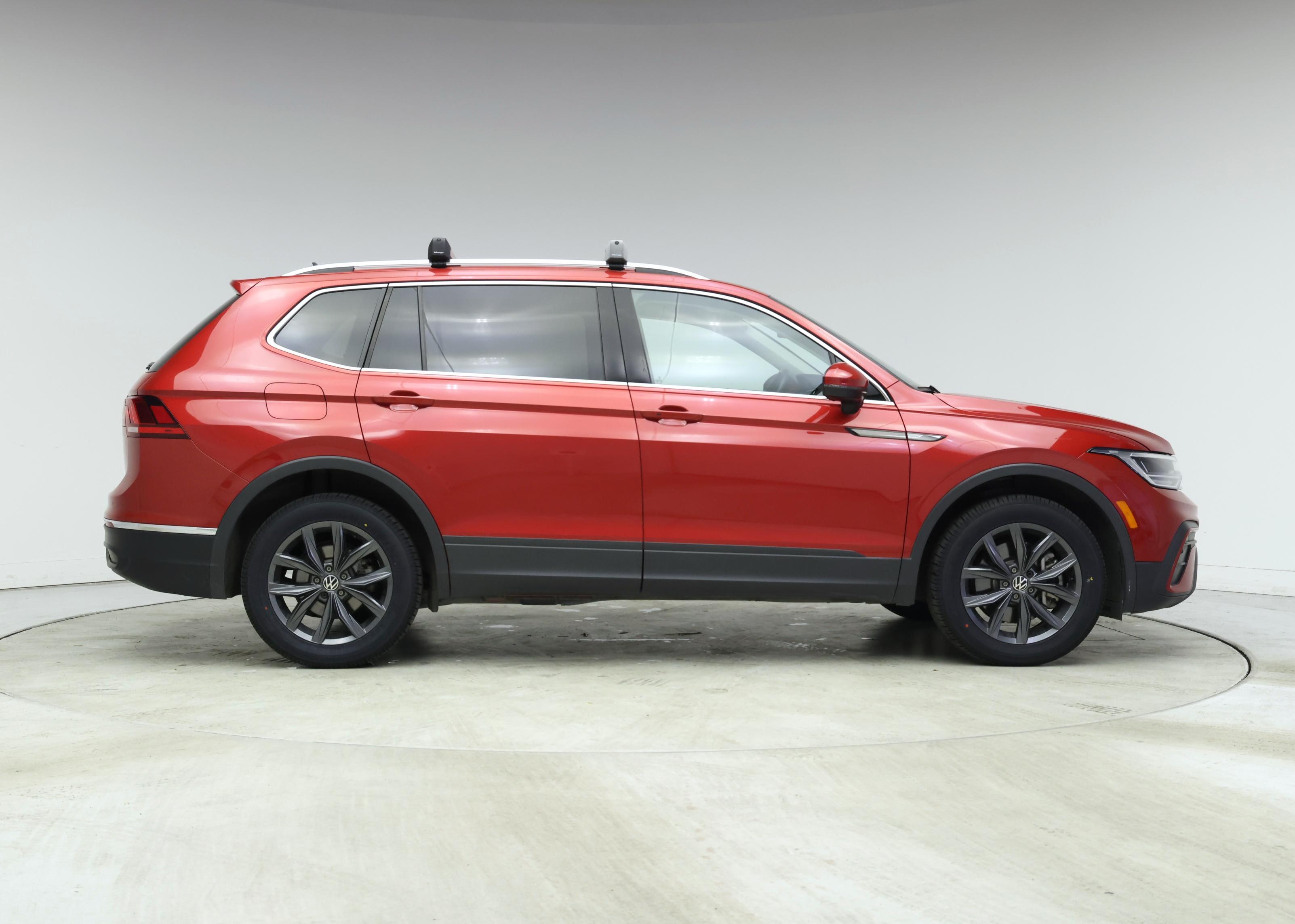 Thumbnail: 2022 Volkswagen Tiguan - 7