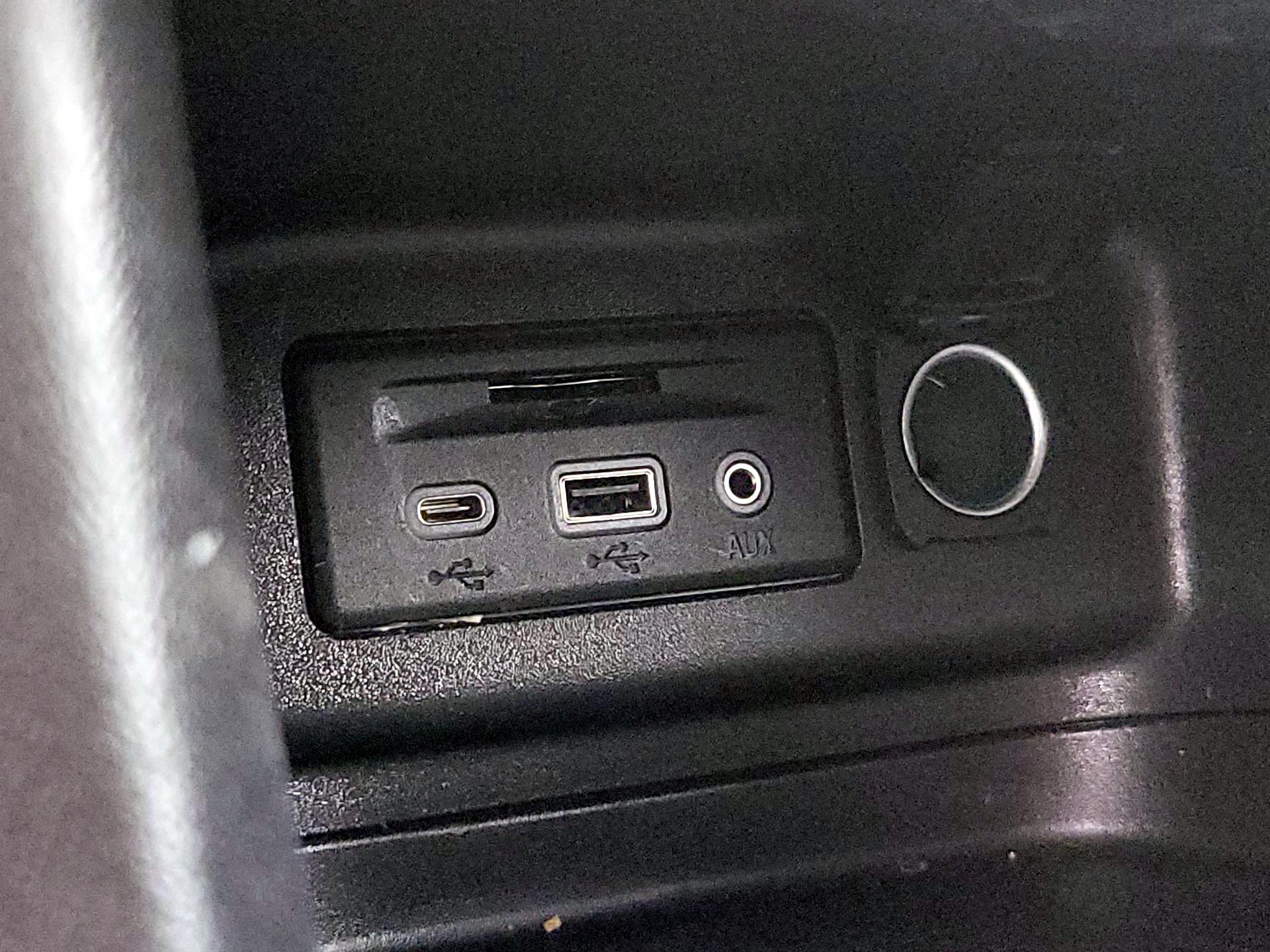 Thumbnail: 2022 Chevrolet Equinox - 18